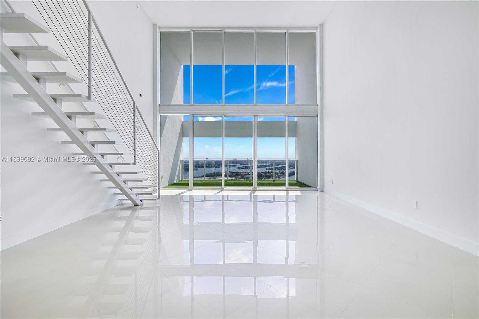 Small Image of 1040 BISCAYNE BLVD #4003, Miami Number 5