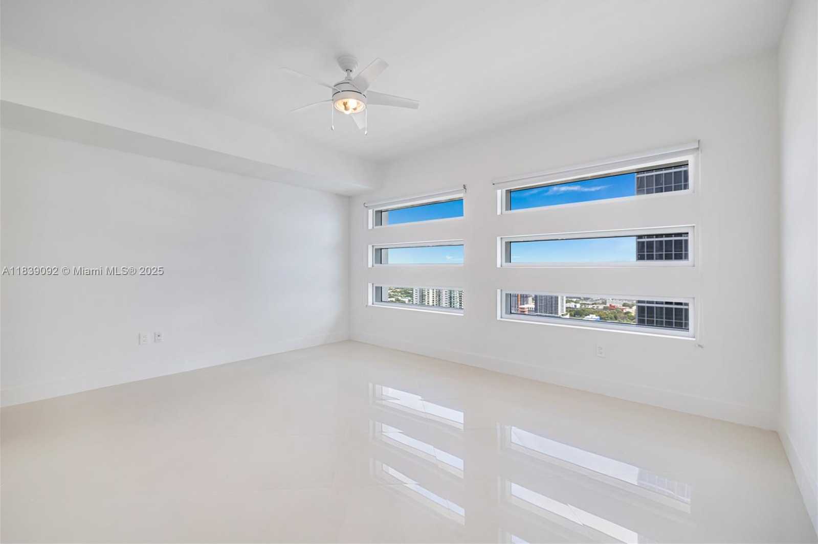 Small Image of 1040 BISCAYNE BLVD #4003, Miami Number 6