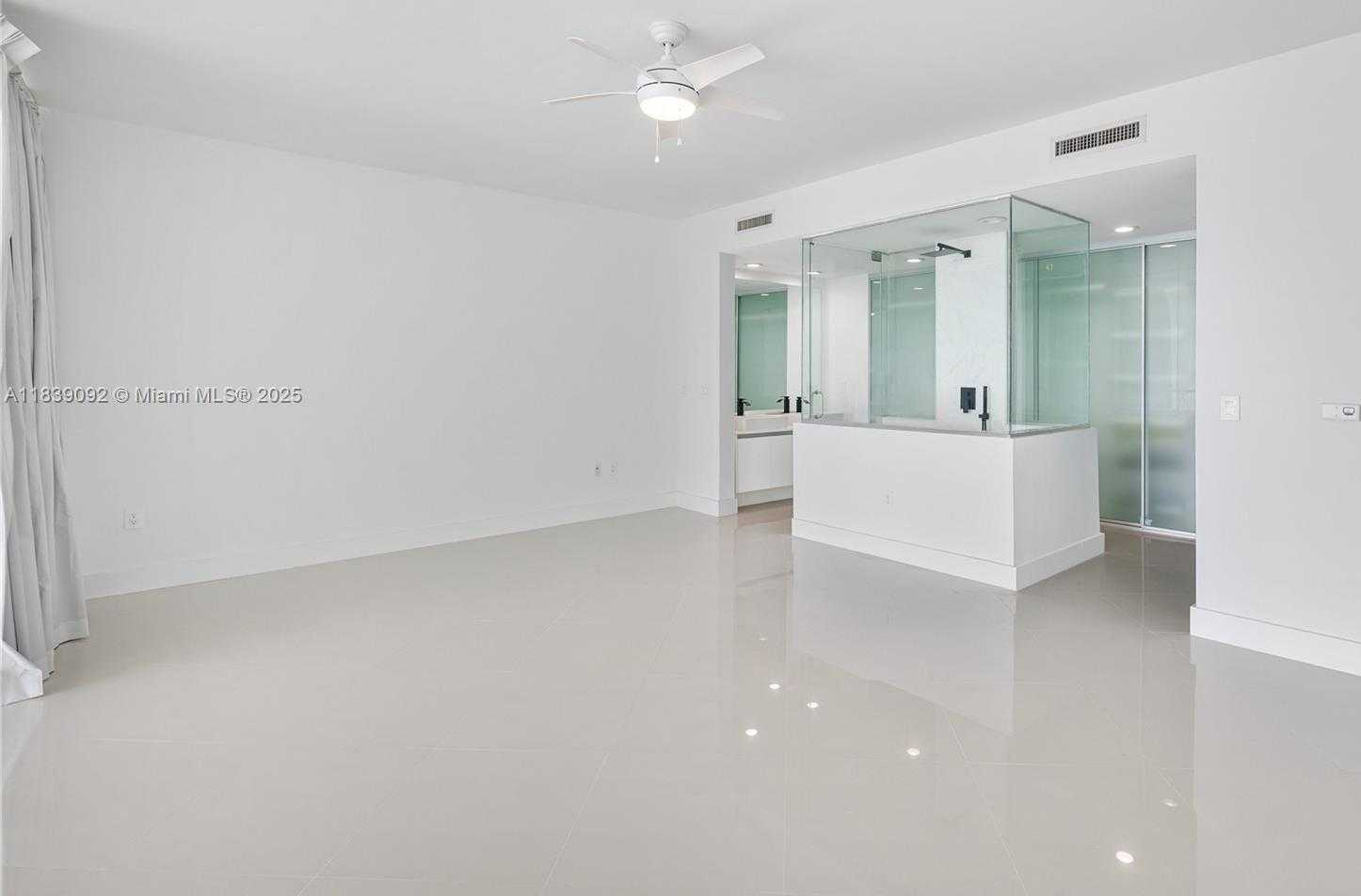 Small Image of 1040 BISCAYNE BLVD #4003, Miami Number 7