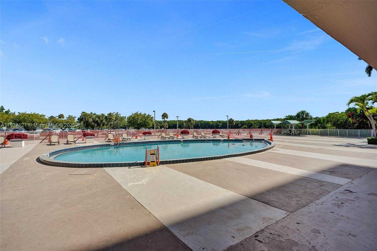 Small Image of 400 KINGS POINT DR #616, Sunny Isles Beach Number 17