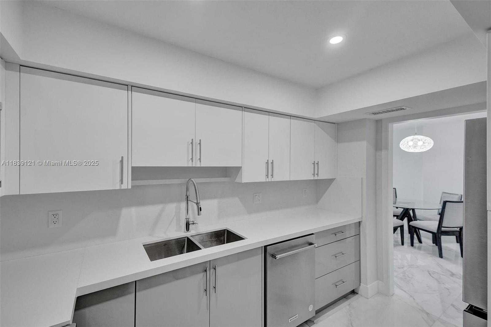 Small Image of 400 KINGS POINT DR #616, Sunny Isles Beach Number 3