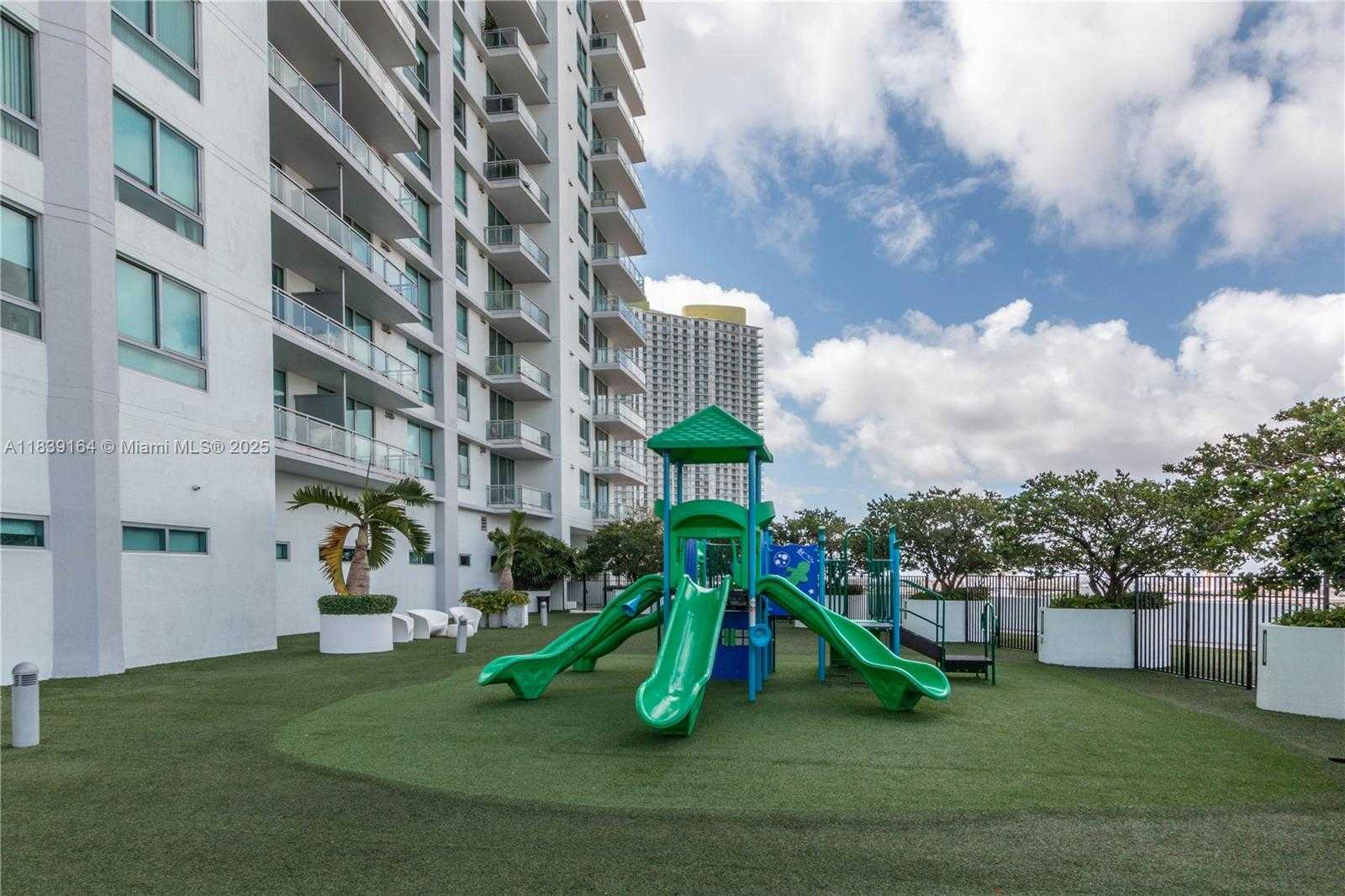 Small Image of 90 SOUTH WEST 3RD ST #2905, Miami Number 29