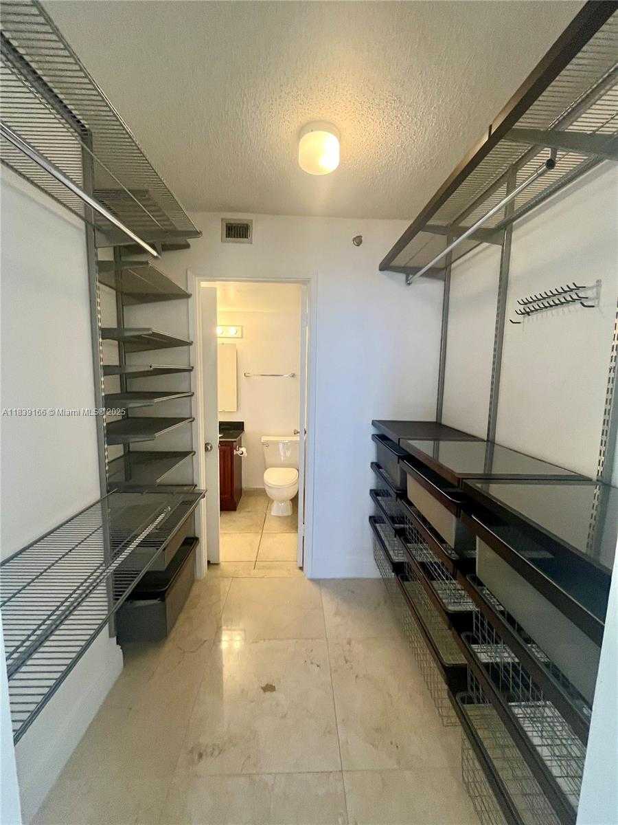 Small Image of 770 CLAUGHTON ISLAND DR #1415, Miami Number 29