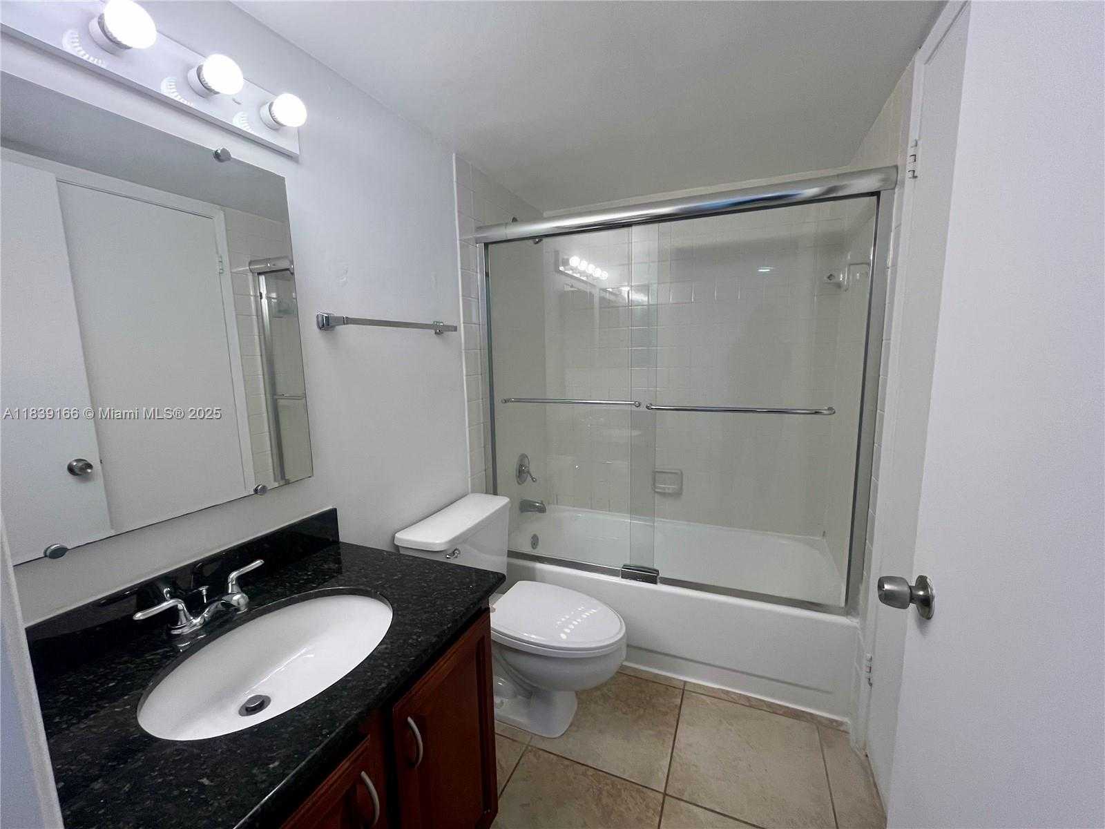 Small Image of 770 CLAUGHTON ISLAND DR #1415, Miami Number 30