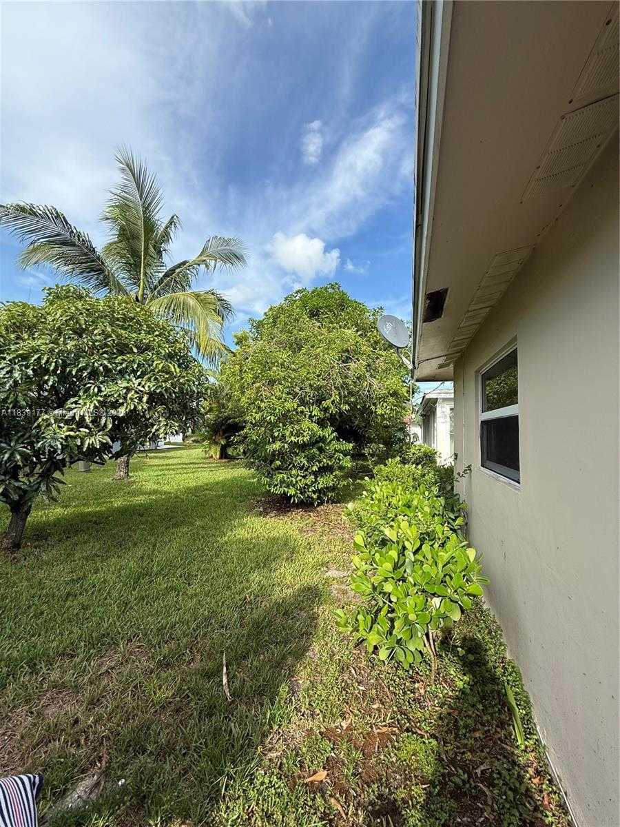 Small Image of 7215 NORTH WEST 8TH ST, Margate Number 21