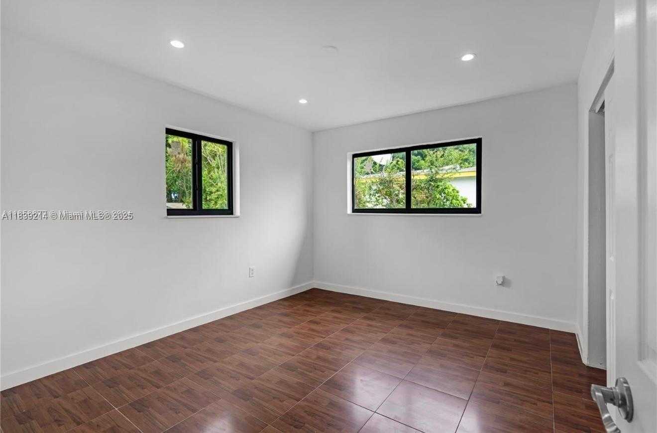 Small Image of 1521 NORTH WEST 134TH ST, Miami Number 10