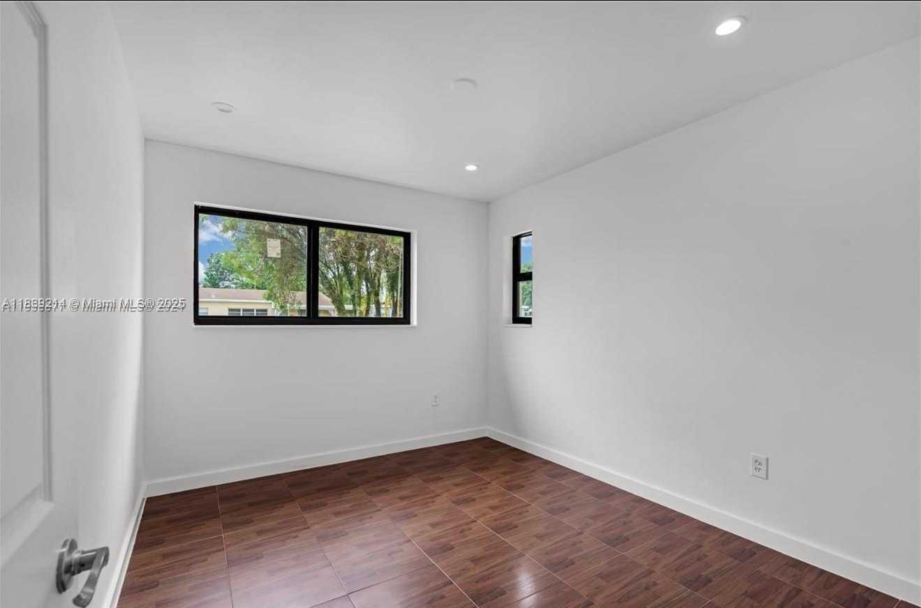 Small Image of 1521 NORTH WEST 134TH ST, Miami Number 11
