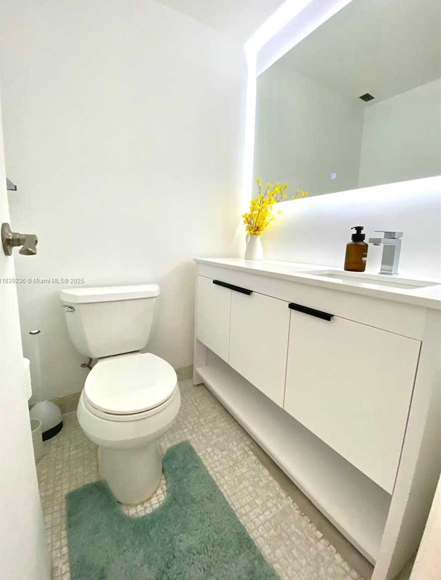 Small Image of 500 BAYVIEW DR #1228, Sunny Isles Beach Number 10