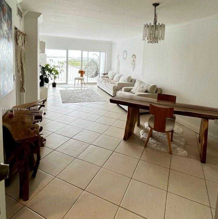 Small Image of 500 BAYVIEW DR #1228, Sunny Isles Beach Number 2