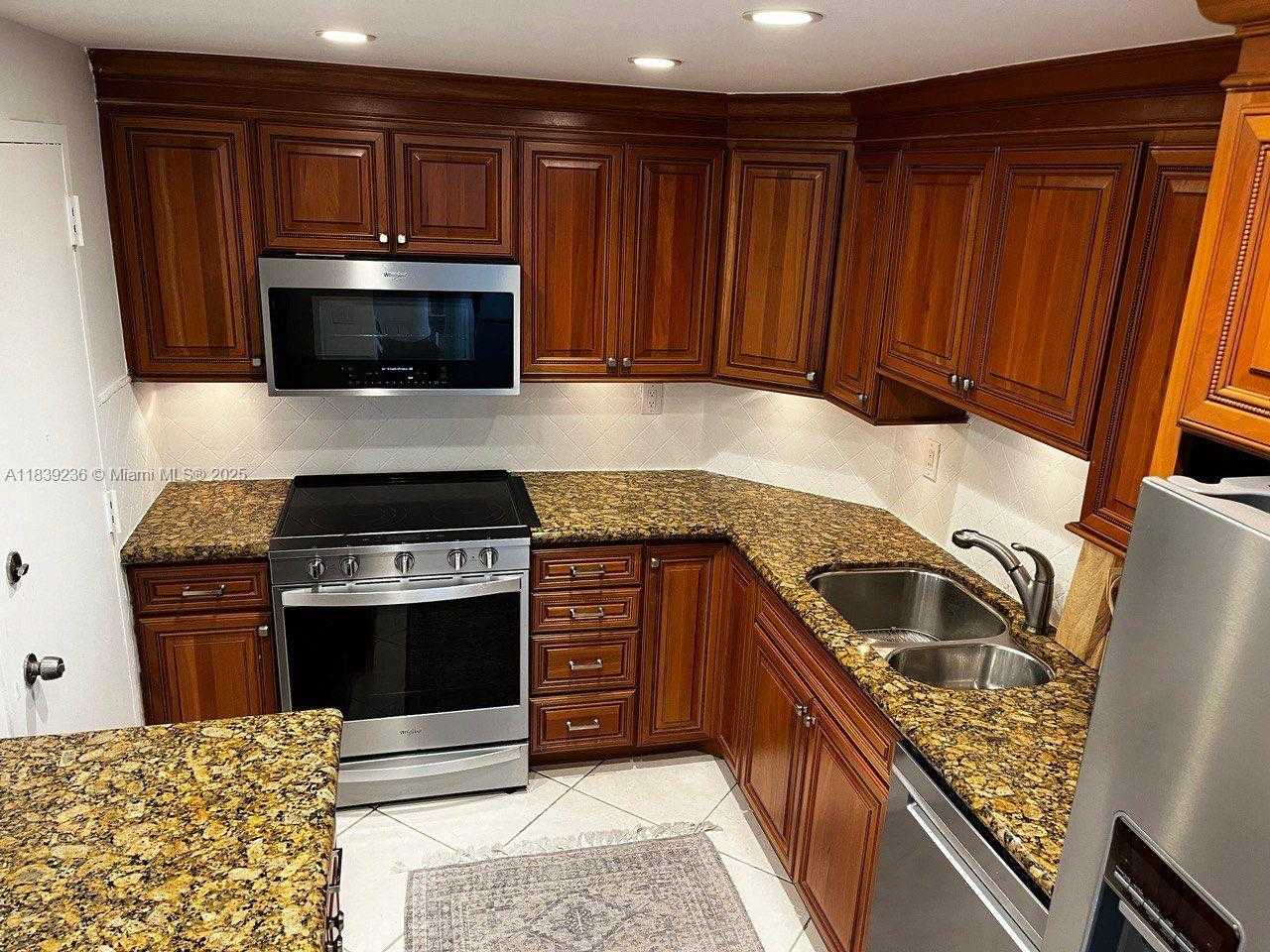 Small Image of 500 BAYVIEW DR #1228, Sunny Isles Beach Number 6