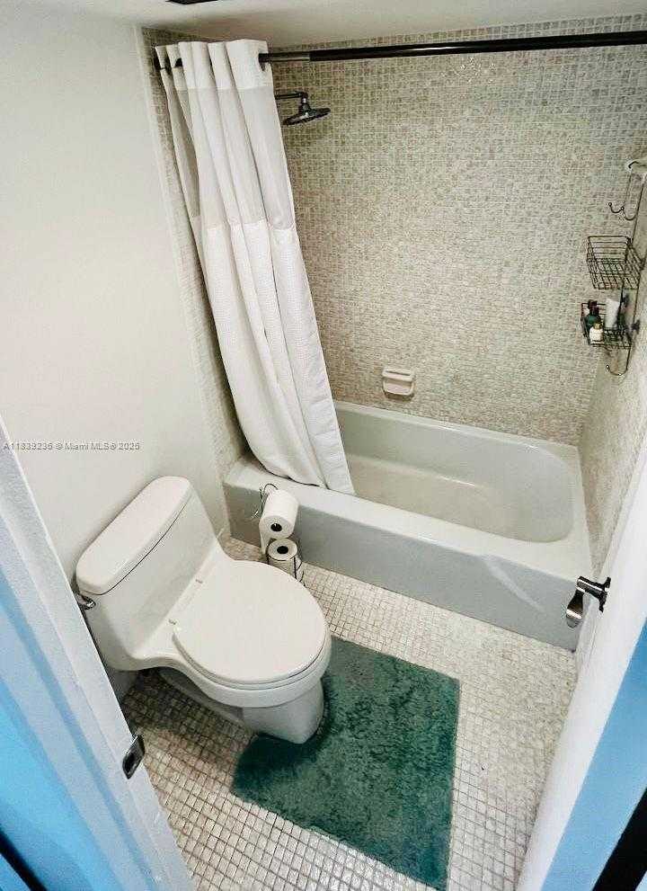 Small Image of 500 BAYVIEW DR #1228, Sunny Isles Beach Number 8