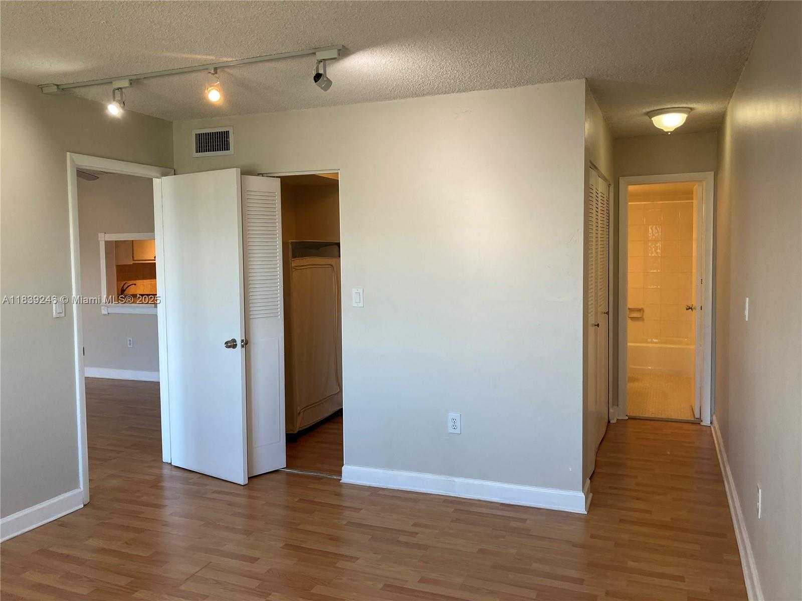 Small Image of 1000 MICHIGAN AVE #706, Miami Beach Number 7