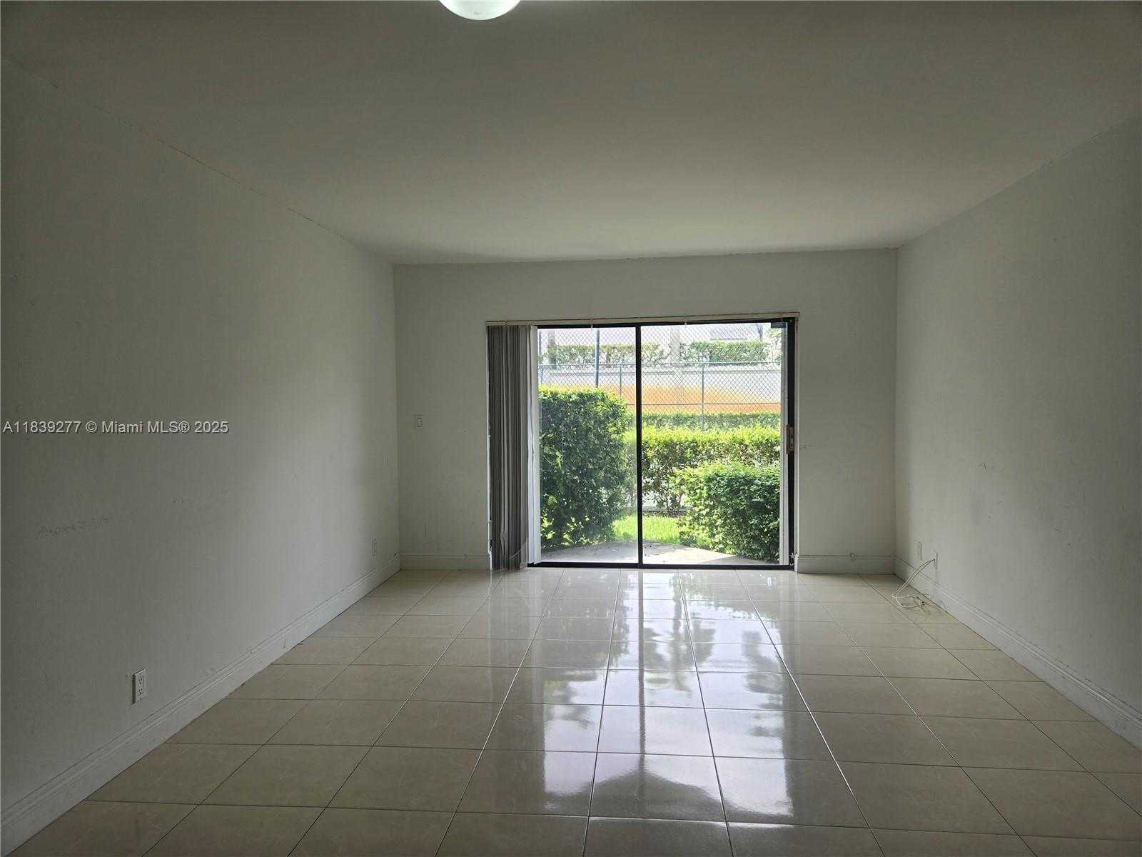 Small Image of 8290 NORTH WEST LAKE DR #106, Doral Number 4