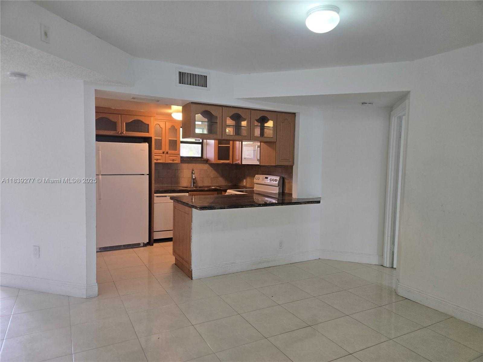 Small Image of 8290 NORTH WEST LAKE DR #106, Doral Number 6