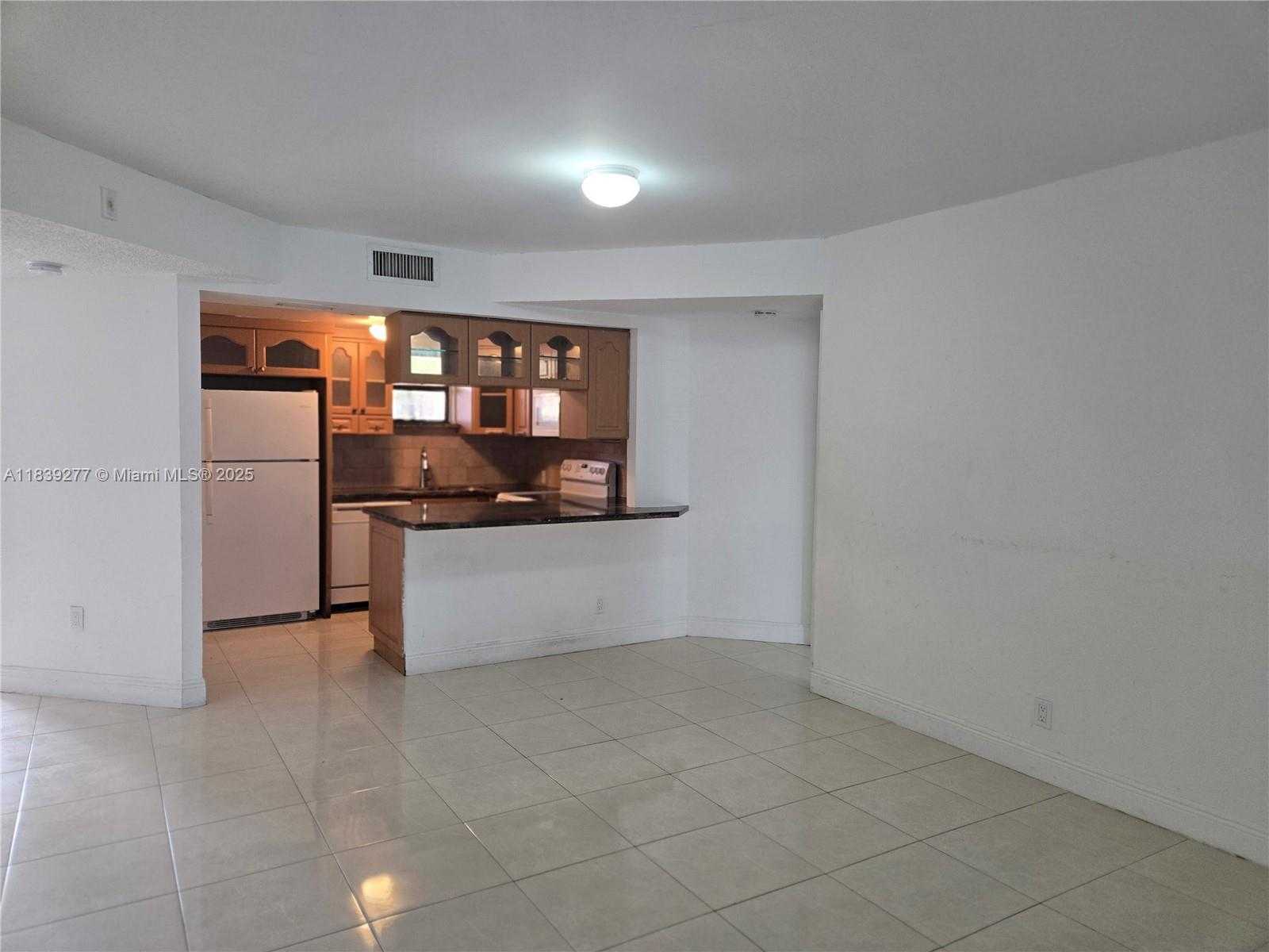 Small Image of 8290 NORTH WEST LAKE DR #106, Doral Number 7