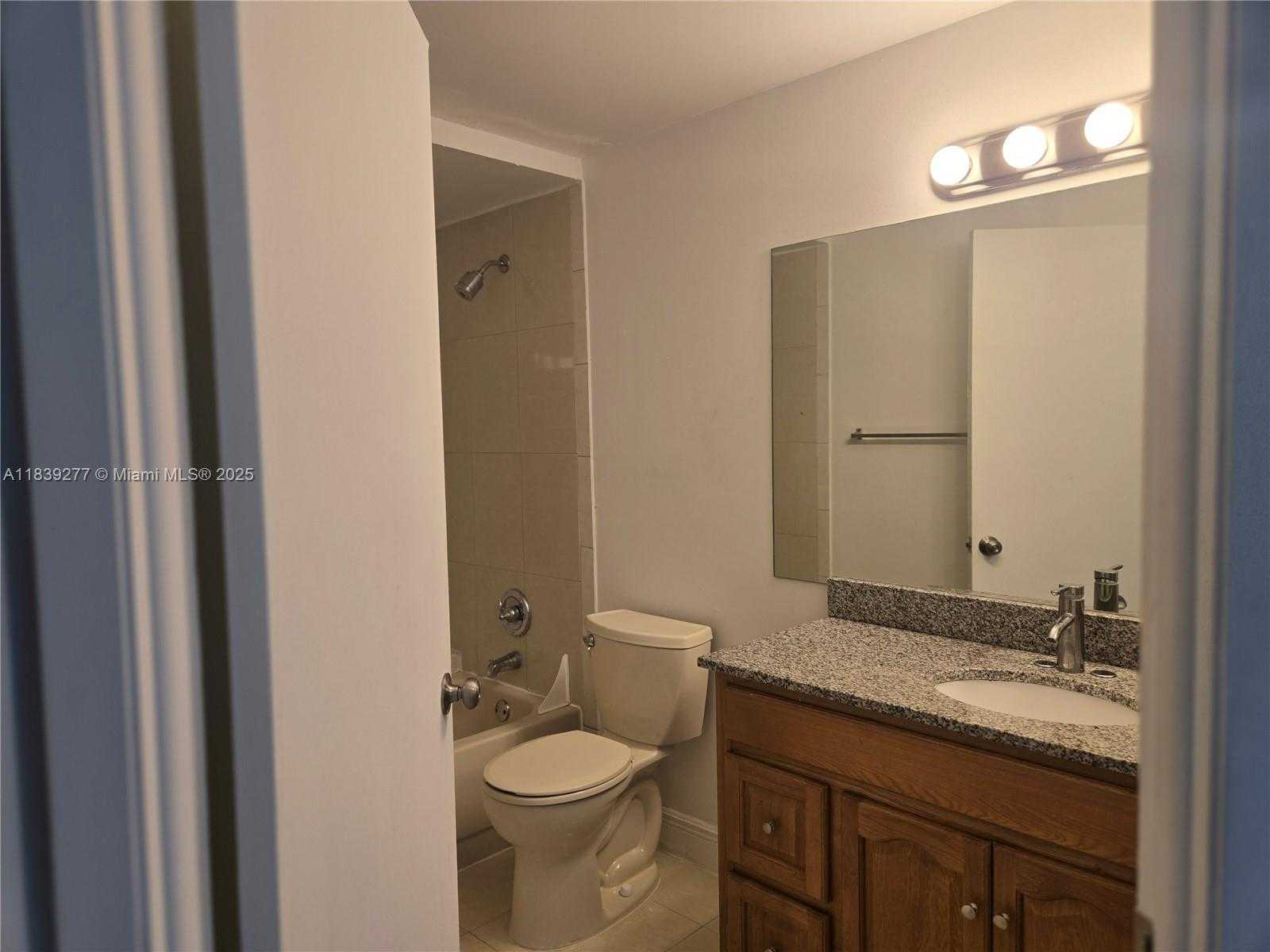 Small Image of 8290 NORTH WEST LAKE DR #106, Doral Number 9