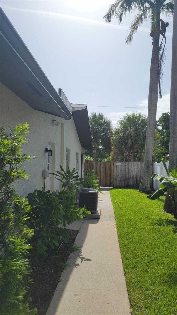 Small Image of 116 NORTH WEST 3RD CT, Boca Raton Number 3