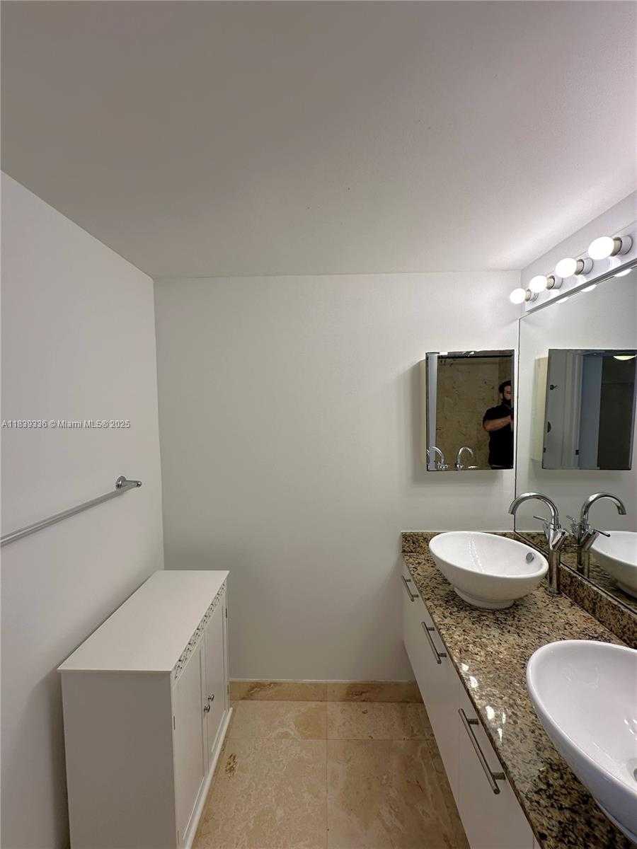 Small Image of 41 SOUTH EAST 5TH ST #1803, Miami Number 25