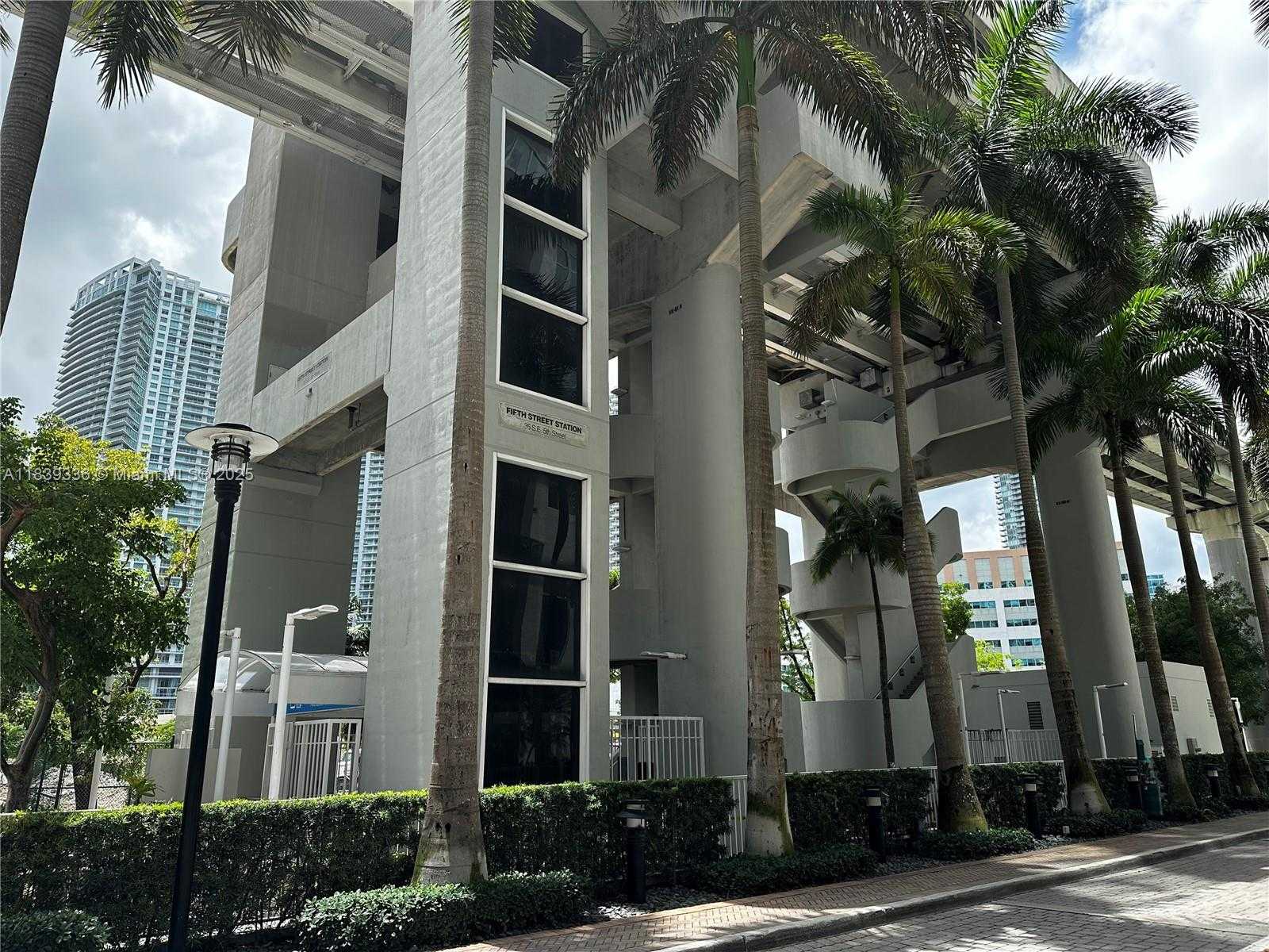 Small Image of 41 SOUTH EAST 5TH ST #1803, Miami Number 32