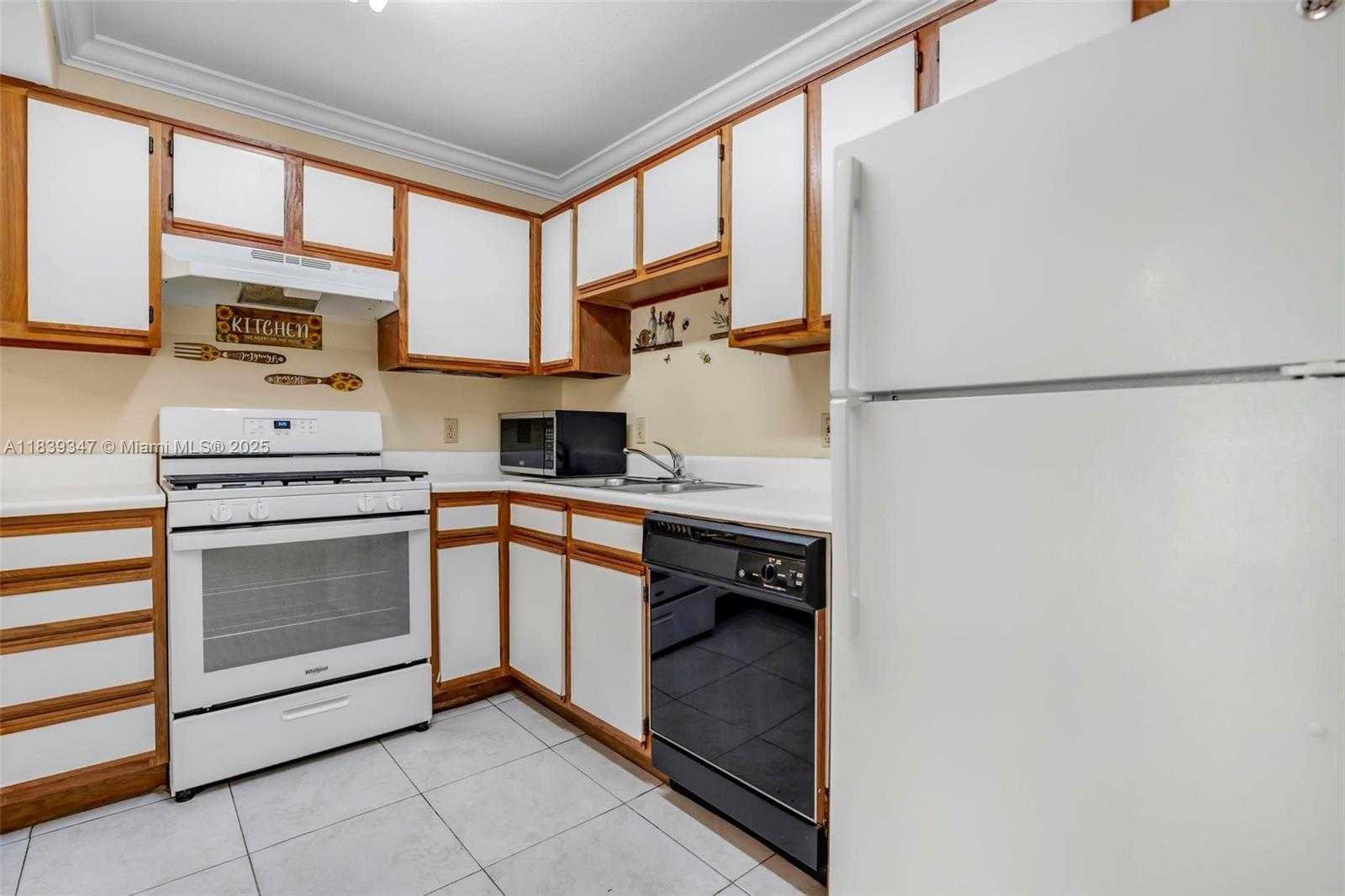 Small Image of 15290 SOUTH WEST 106TH LN #314, Miami Number 11