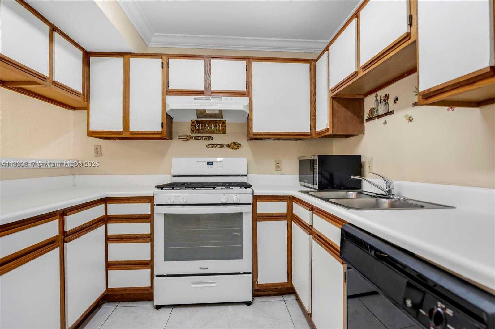 Small Image of 15290 SOUTH WEST 106TH LN #314, Miami Number 12