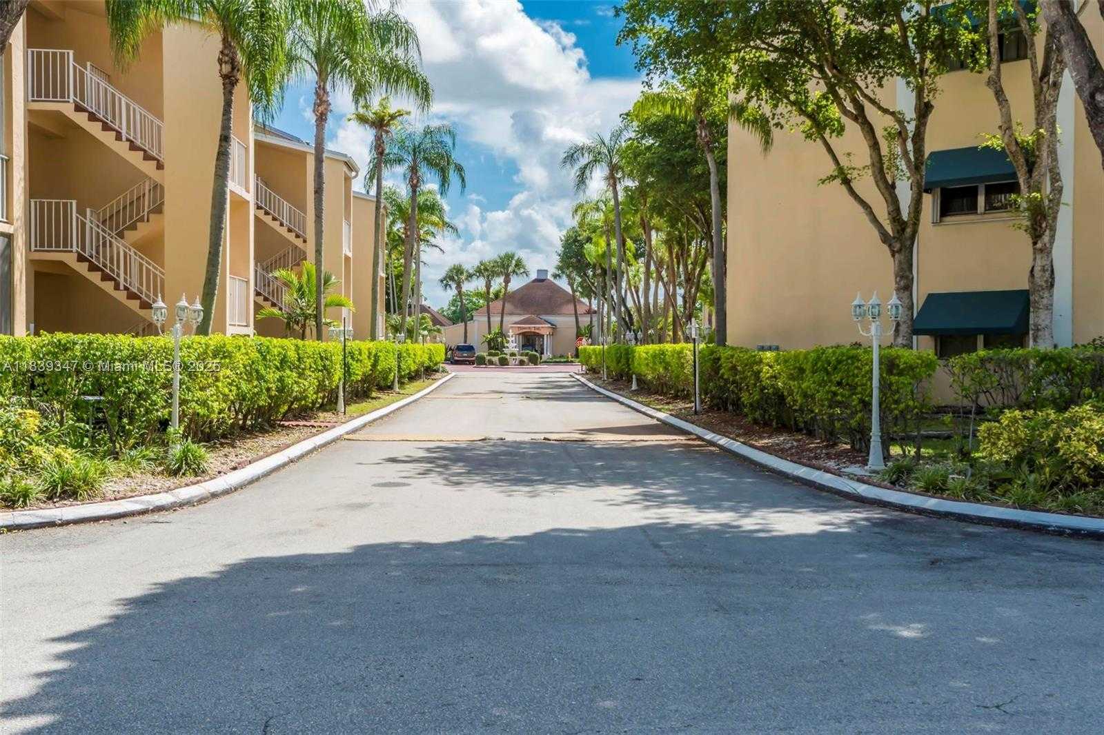 Small Image of 15290 SOUTH WEST 106TH LN #314, Miami Number 33