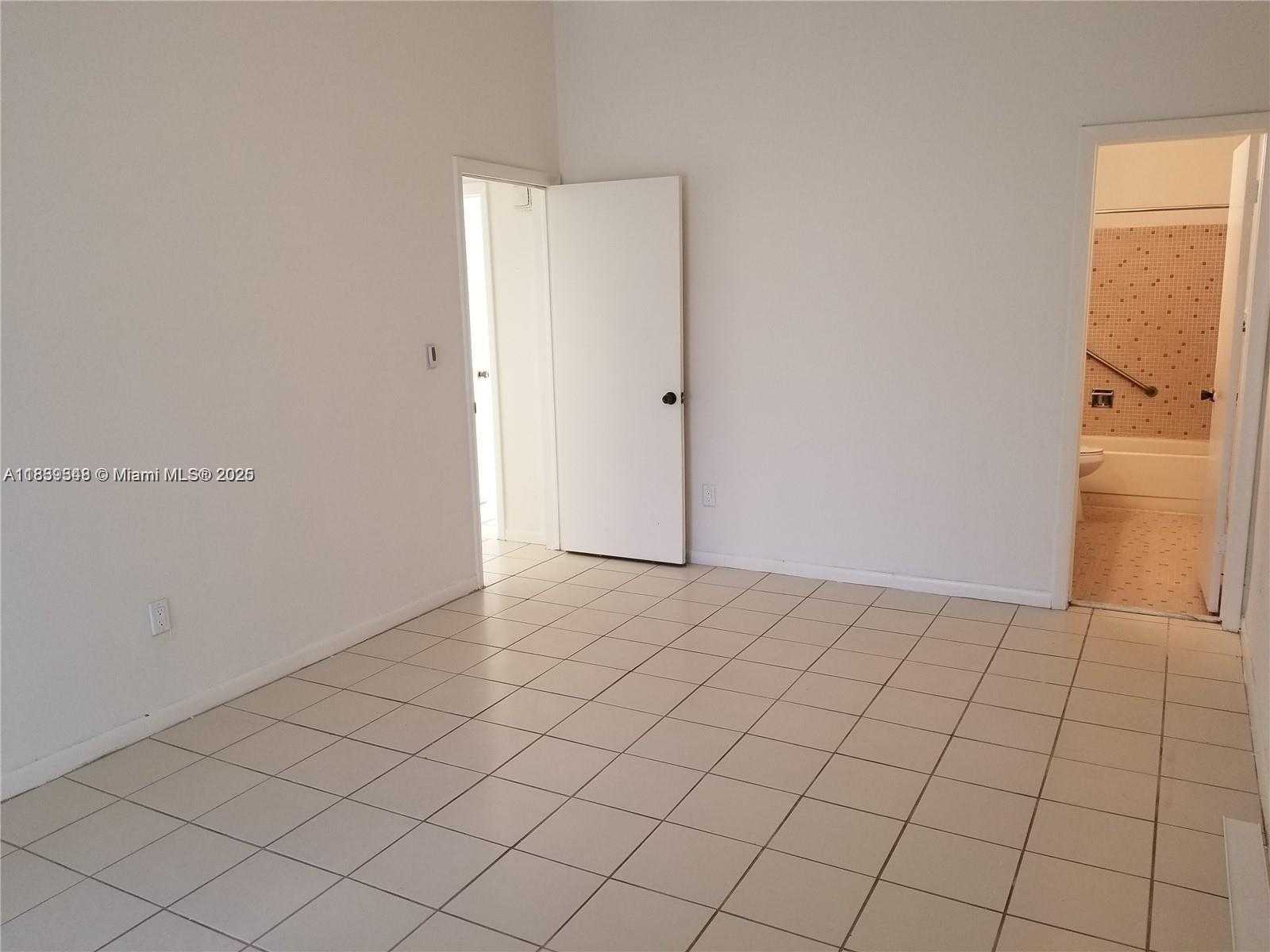 Small Image of 12335 SOUTH WEST 110TH S CANAL ST RD #12335, Miami Number 7