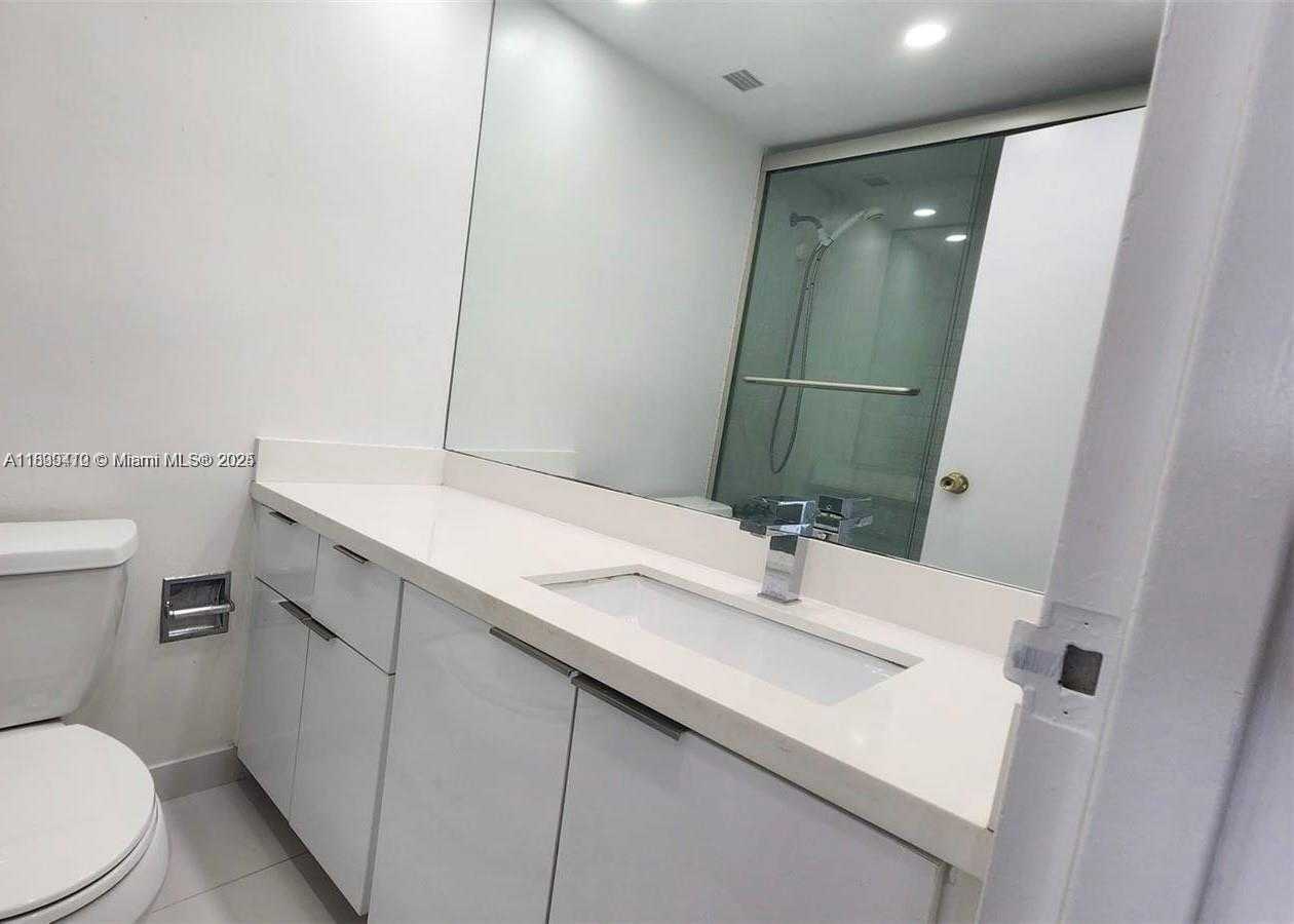 Small Image of 7441 WAYNE AVE #12P, Miami Beach Number 5