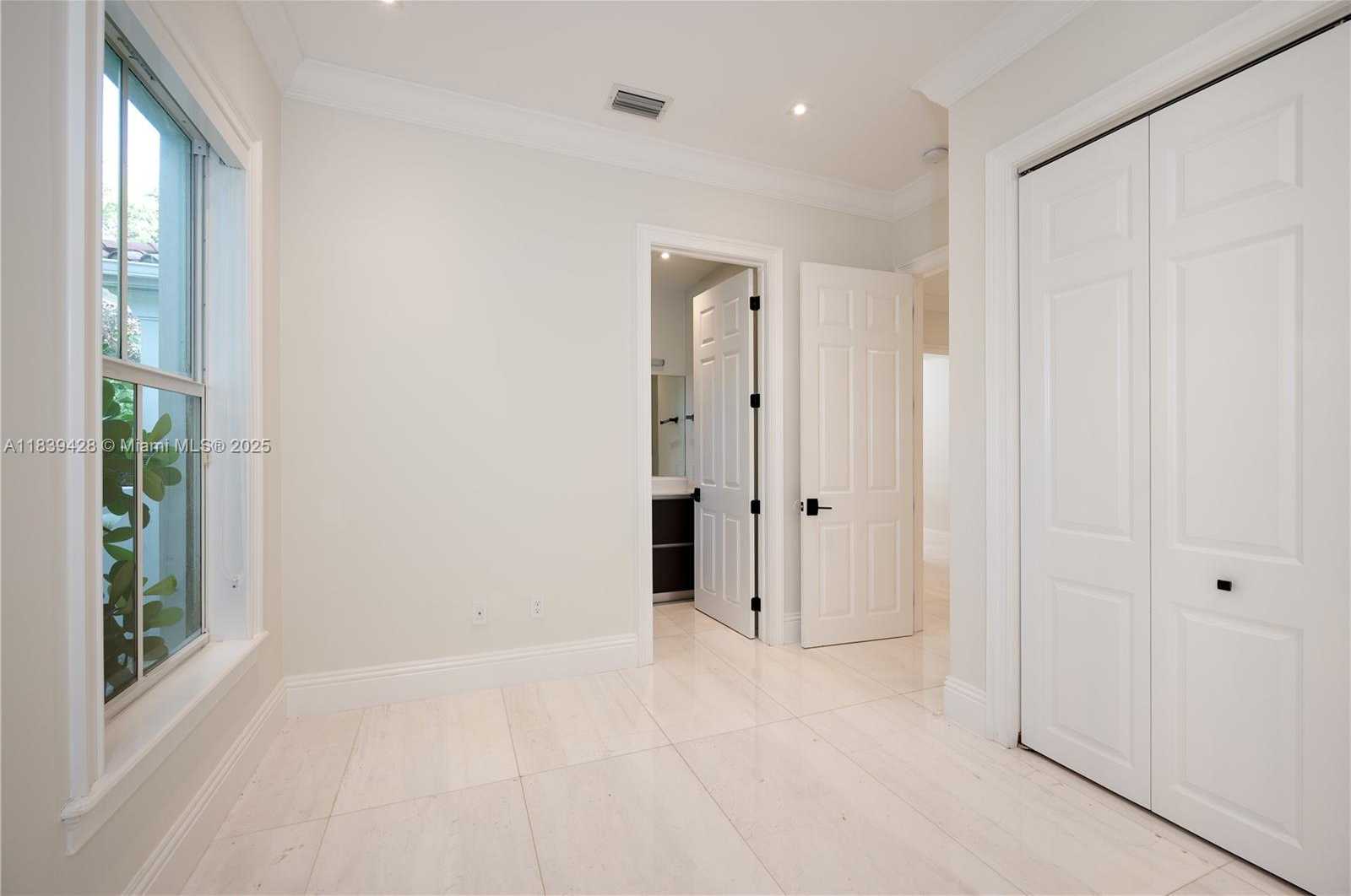 Small Image of 680 DESTACADA AVE, Coral Gables Number 31