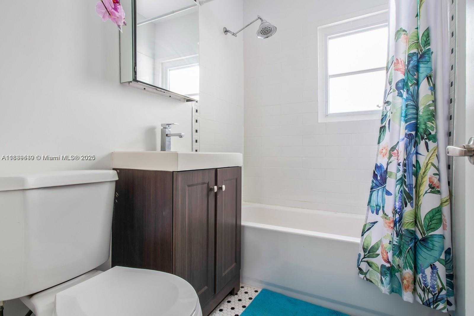 Small Image of 827 NORTH EAST 140TH ST, North Miami Number 12