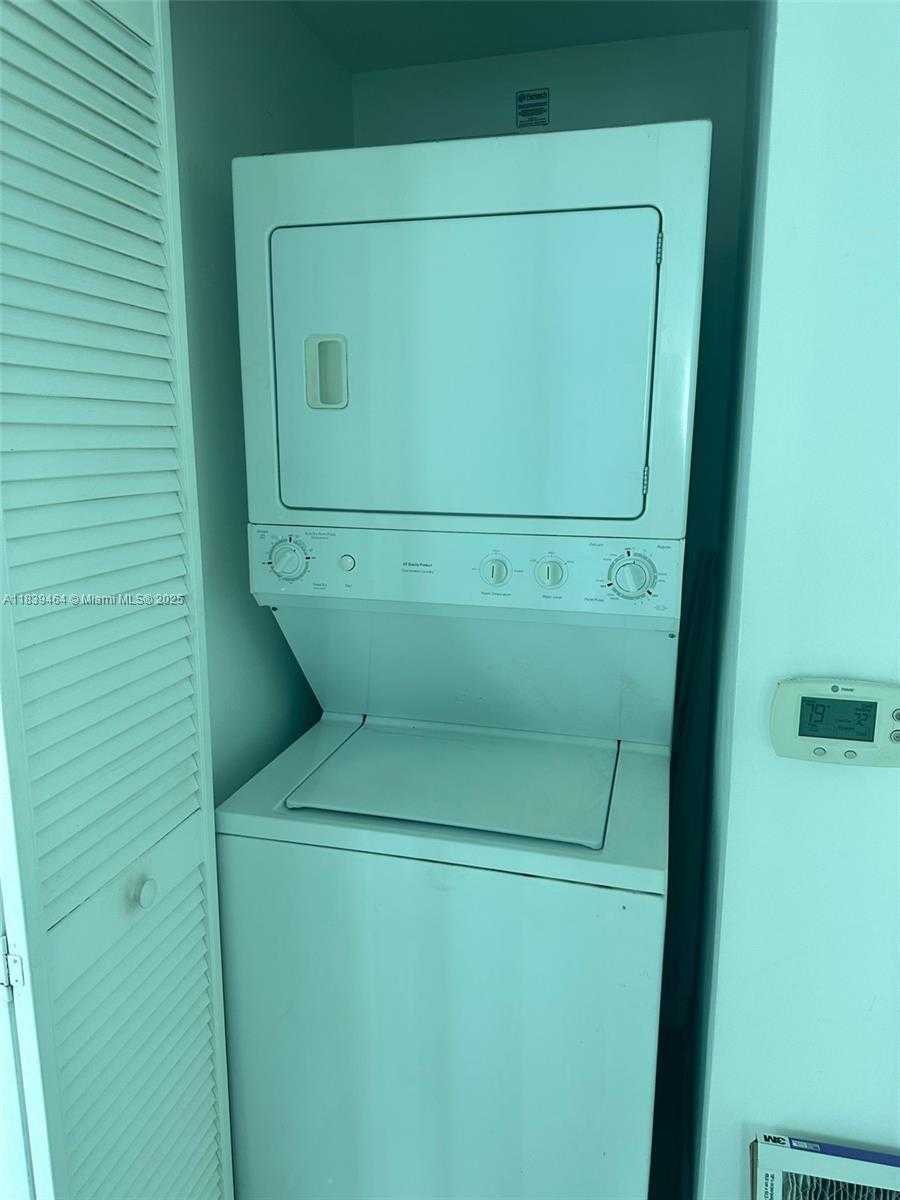 Small Image of 951 BRICKELL AVE #1400, Miami Number 9