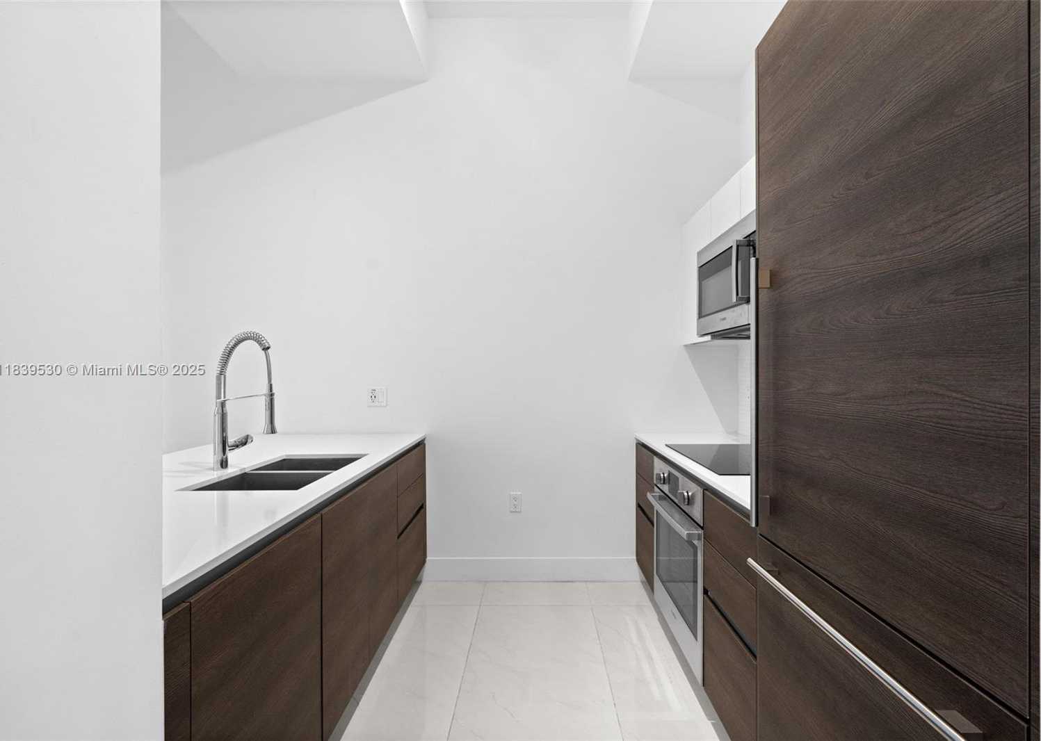Small Image of 301 ALTARA AVE #205, Coral Gables Number 3