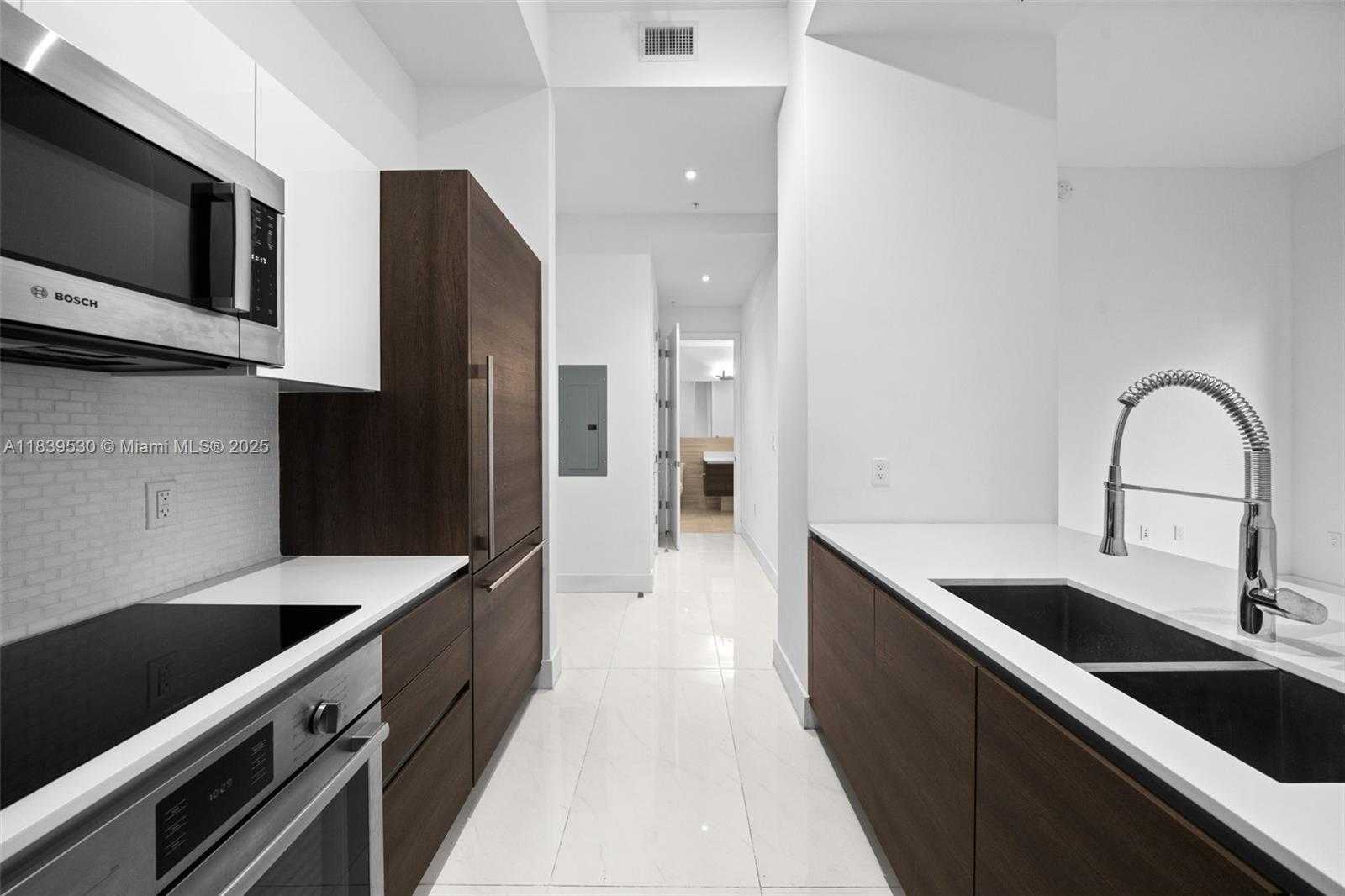 Small Image of 301 ALTARA AVE #205, Coral Gables Number 4