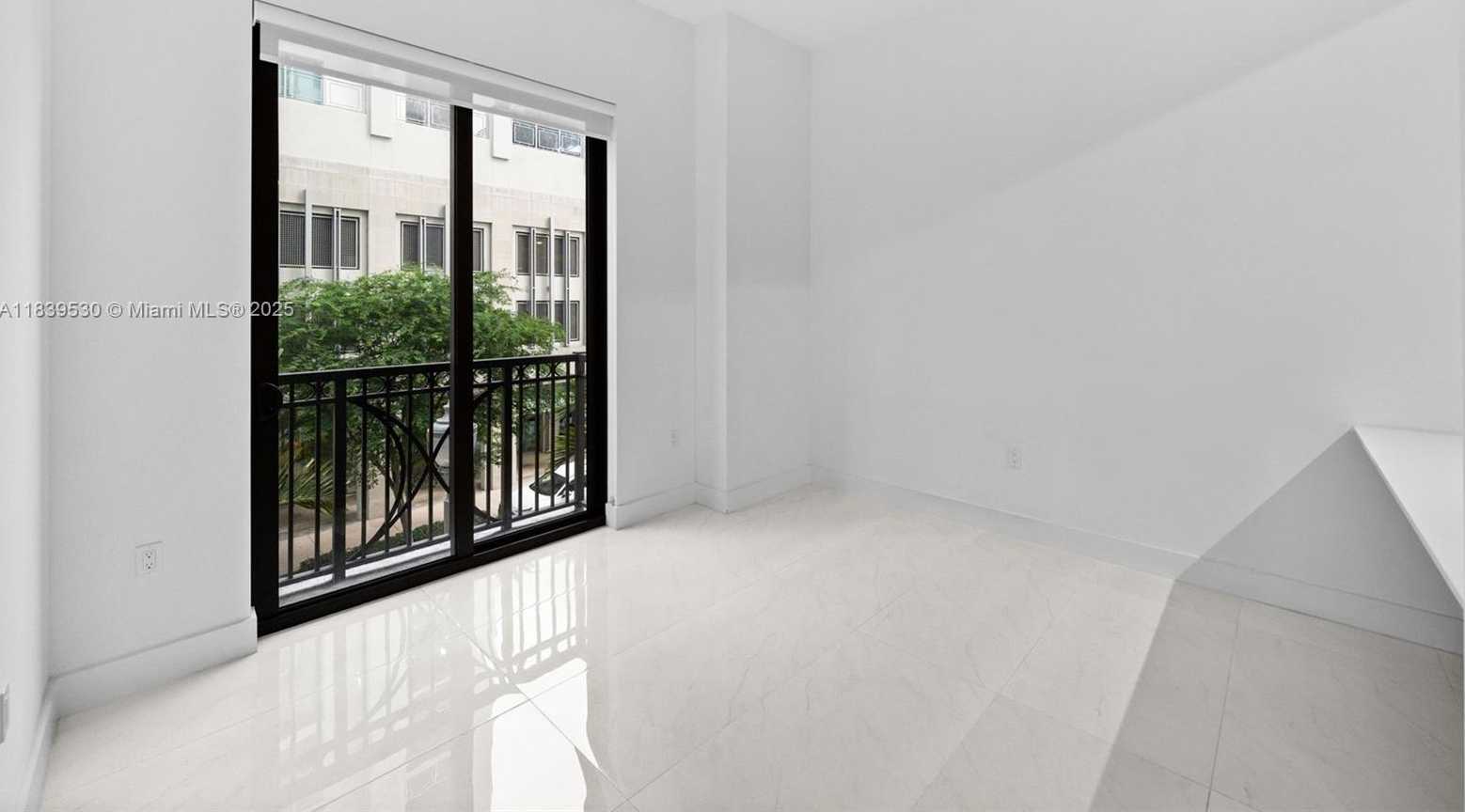 Small Image of 301 ALTARA AVE #205, Coral Gables Number 5