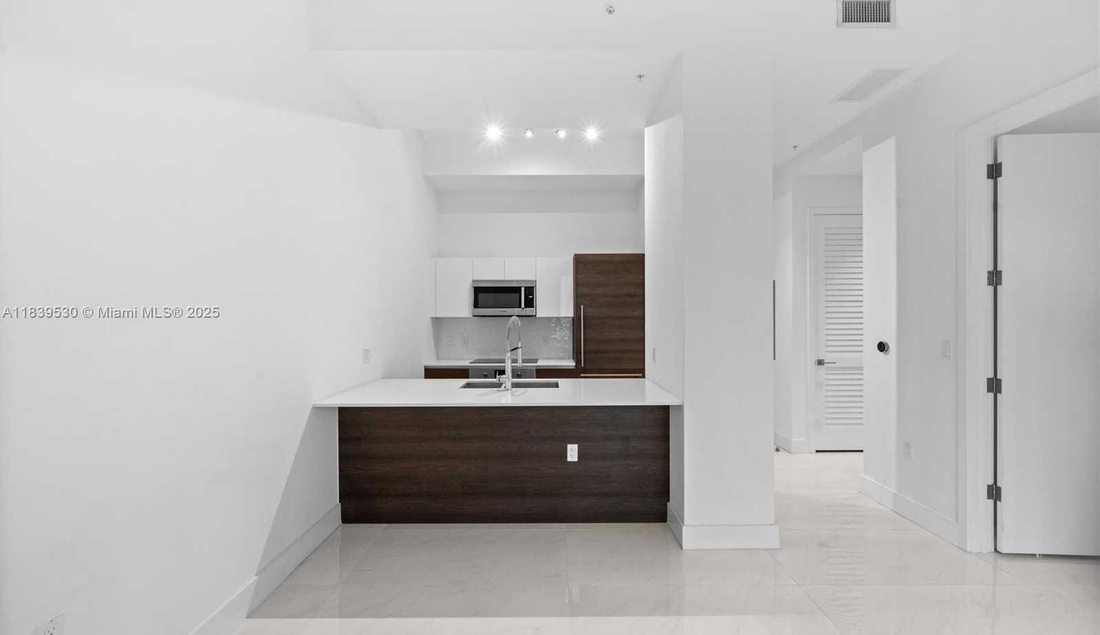 Small Image of 301 ALTARA AVE #205, Coral Gables Number 6