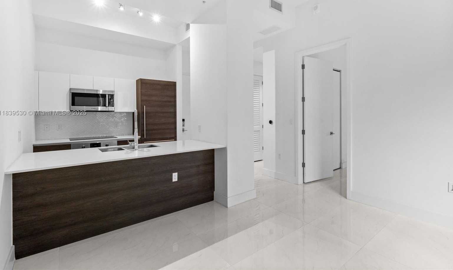 Small Image of 301 ALTARA AVE #205, Coral Gables Number 7