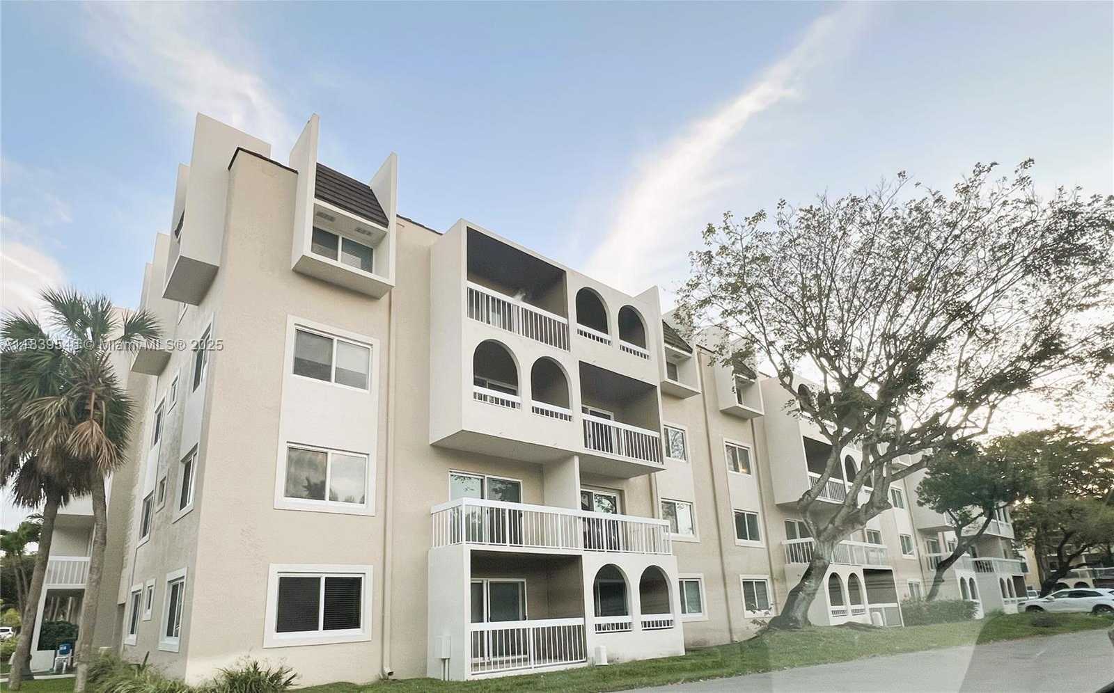 Small Image of 7705 CAMINO REAL #B 402, Miami Number 3