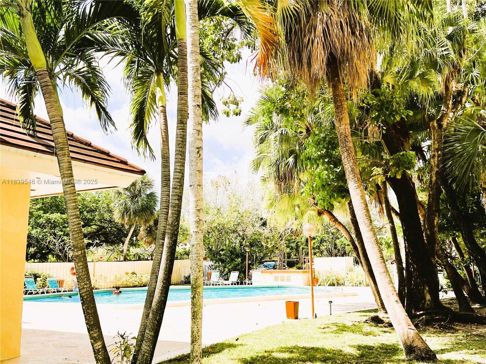 Small Image of 7705 CAMINO REAL #B 402, Miami Number 4