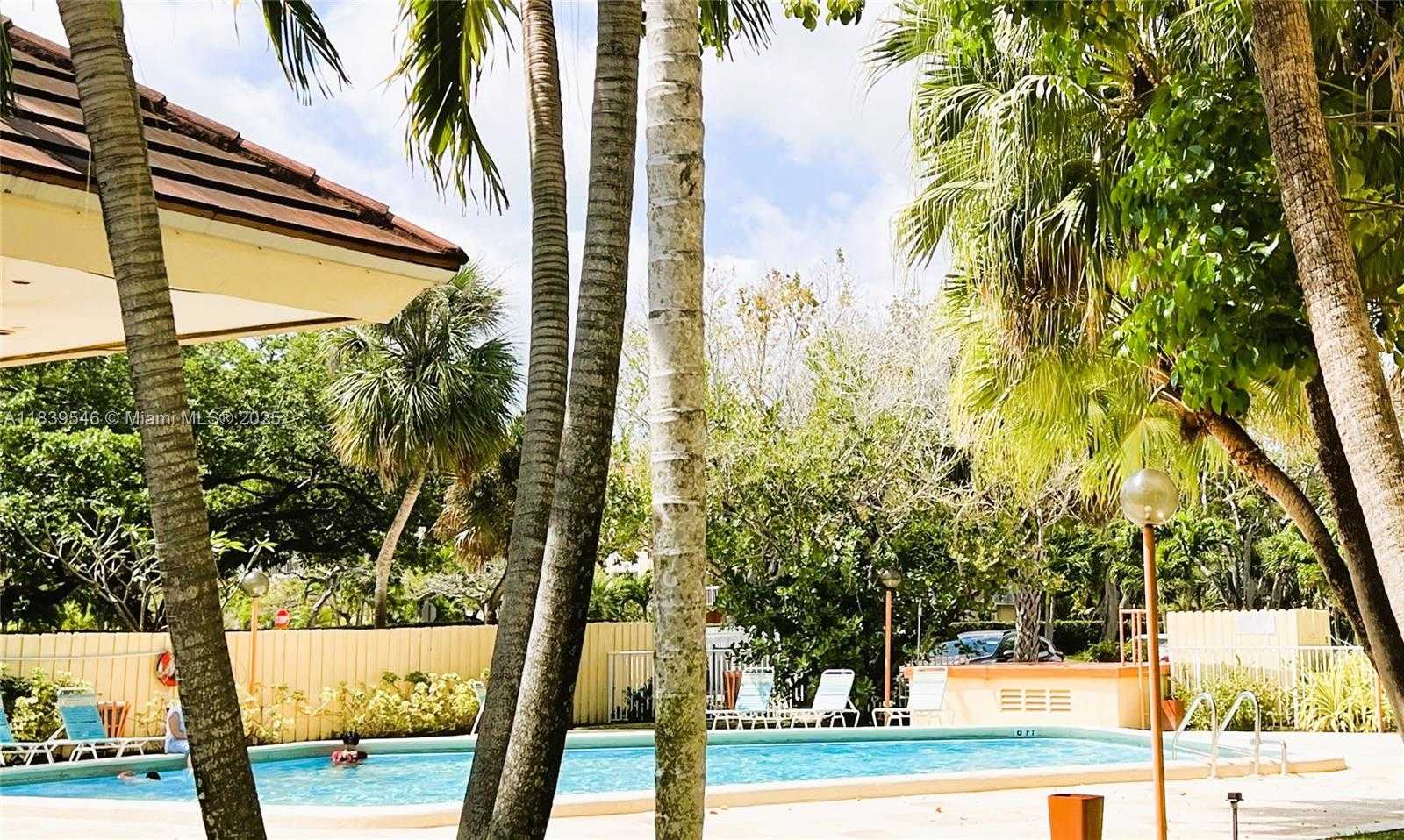 Small Image of 7705 CAMINO REAL #B 402, Miami Number 5