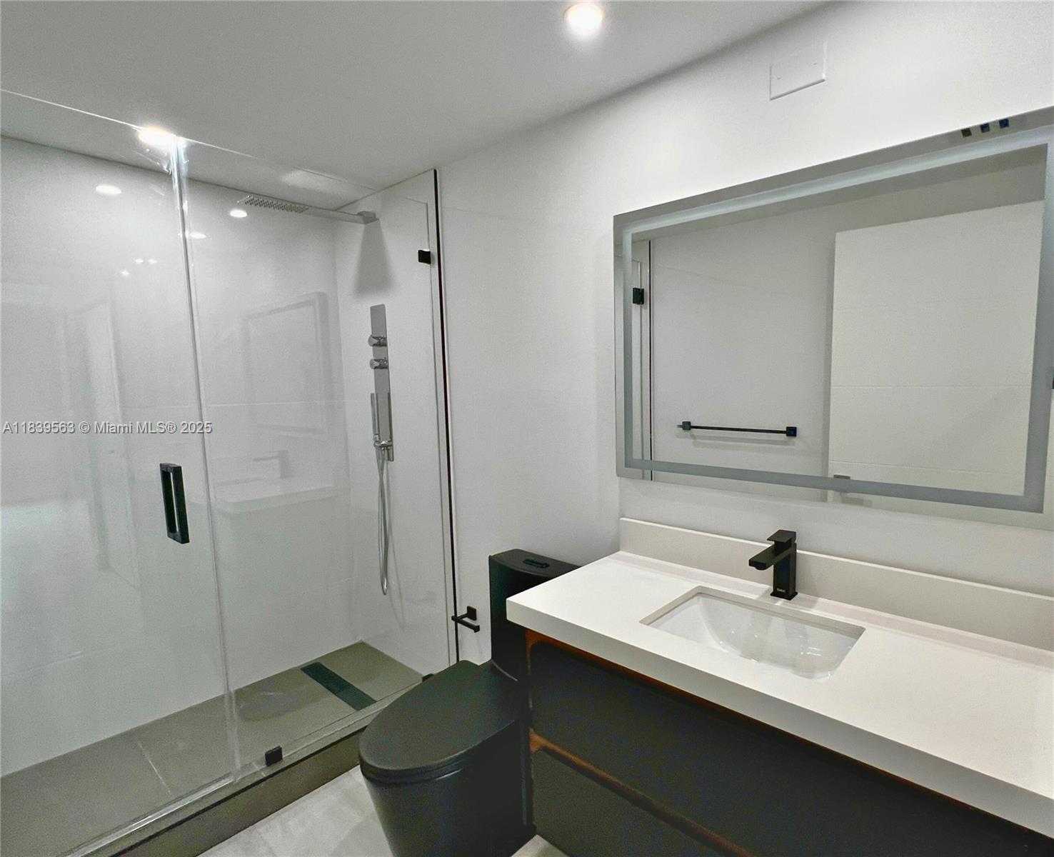 Small Image of 701 BRICKELL KEY BLVD #1111, Miami Number 11