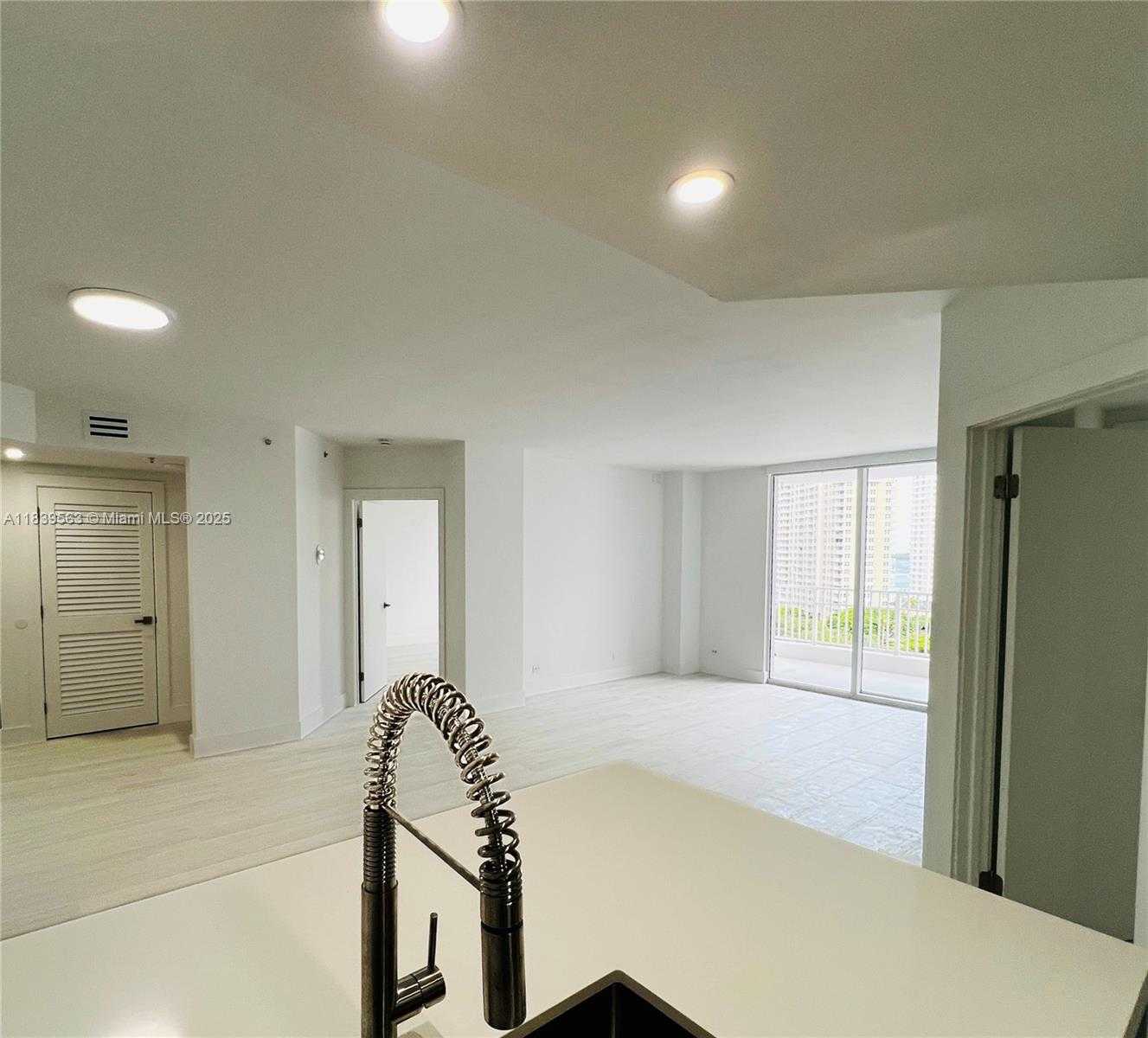 Small Image of 701 BRICKELL KEY BLVD #1111, Miami Number 5