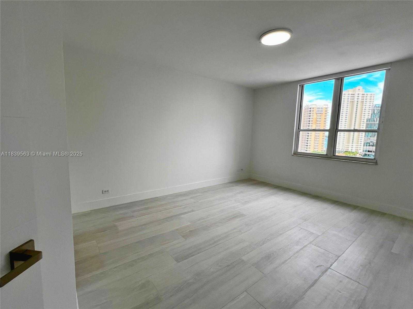 Small Image of 701 BRICKELL KEY BLVD #1111, Miami Number 7