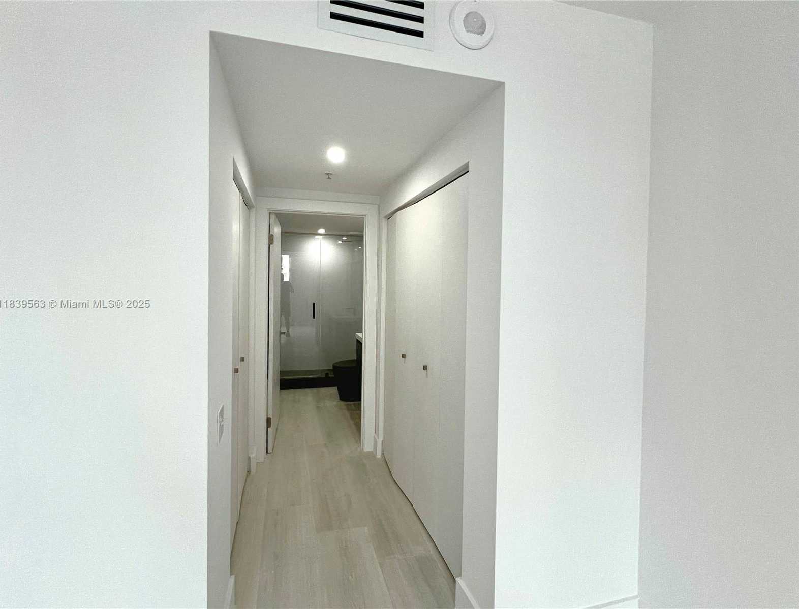 Small Image of 701 BRICKELL KEY BLVD #1111, Miami Number 8