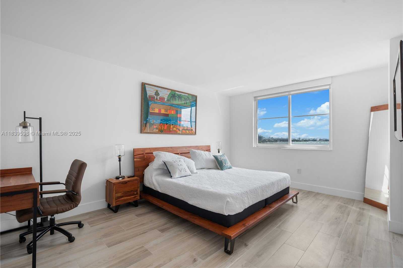 Small Image of 300 BAYVIEW DR #1510, Sunny Isles Beach Number 10