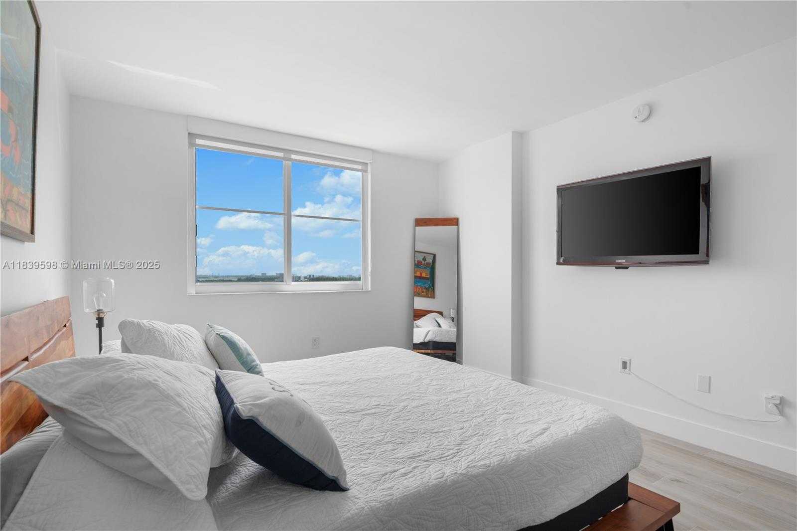 Small Image of 300 BAYVIEW DR #1510, Sunny Isles Beach Number 12