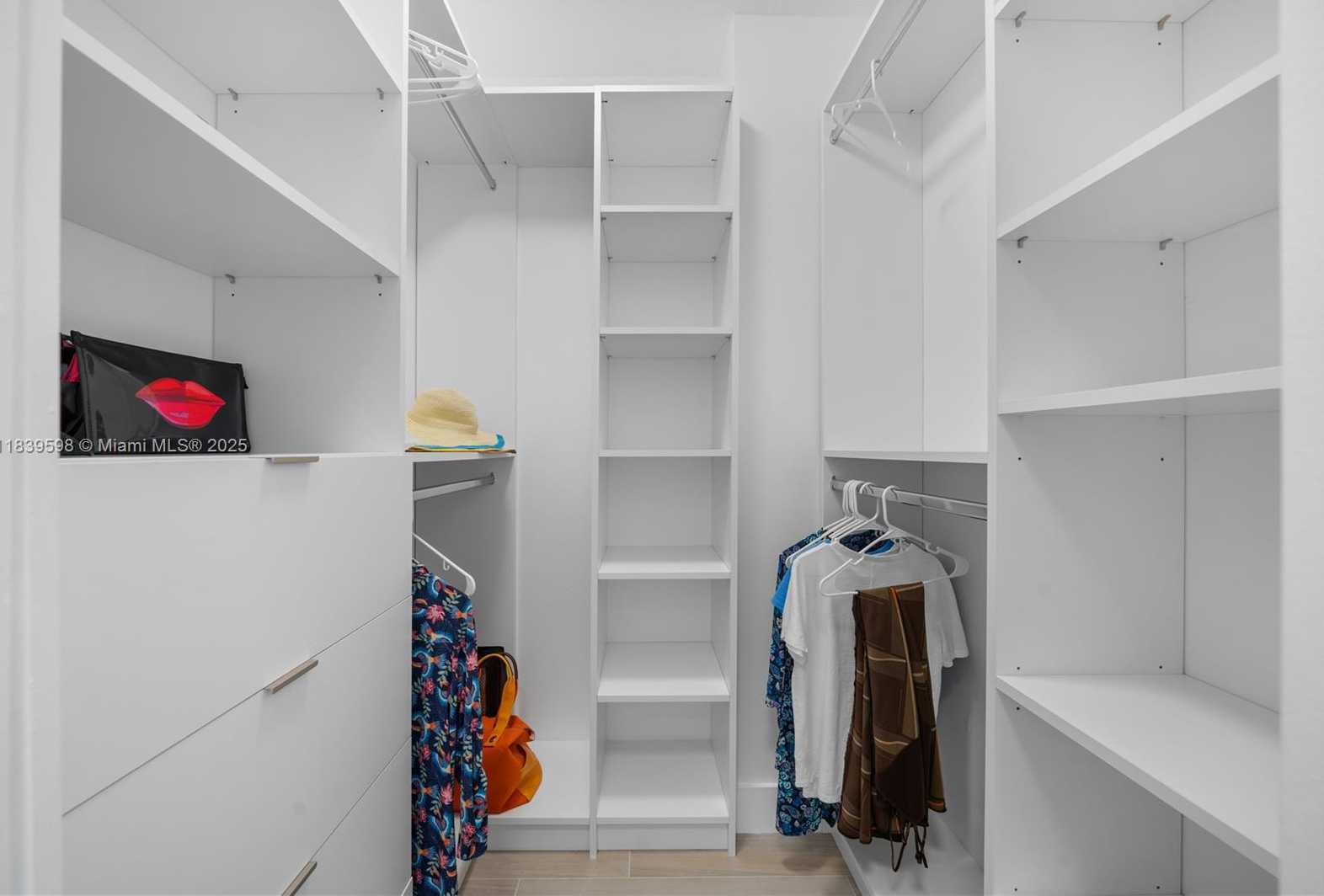 Small Image of 300 BAYVIEW DR #1510, Sunny Isles Beach Number 14