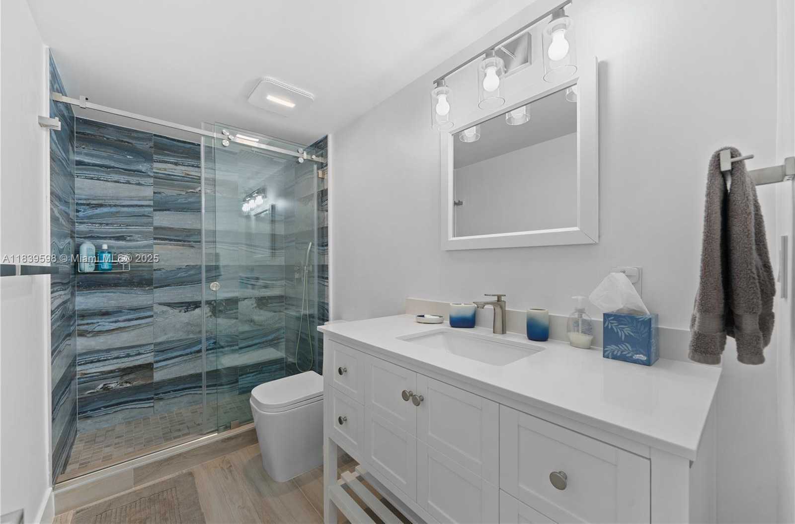 Small Image of 300 BAYVIEW DR #1510, Sunny Isles Beach Number 18