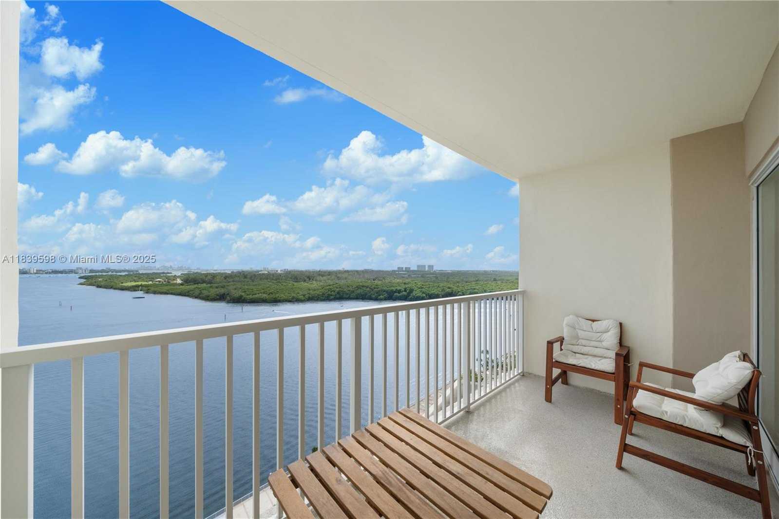 Small Image of 300 BAYVIEW DR #1510, Sunny Isles Beach Number 20