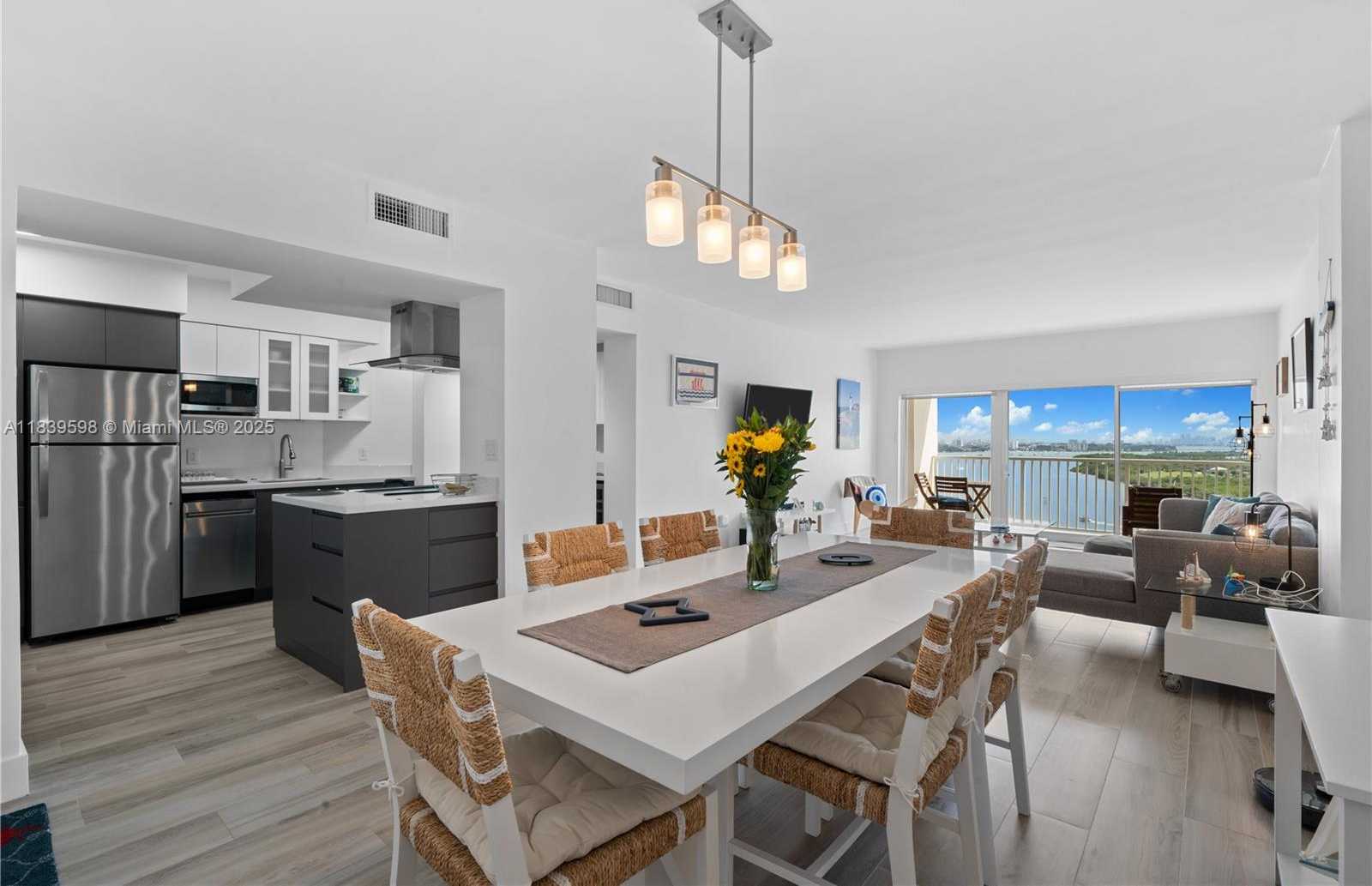 Small Image of 300 BAYVIEW DR #1510, Sunny Isles Beach Number 3