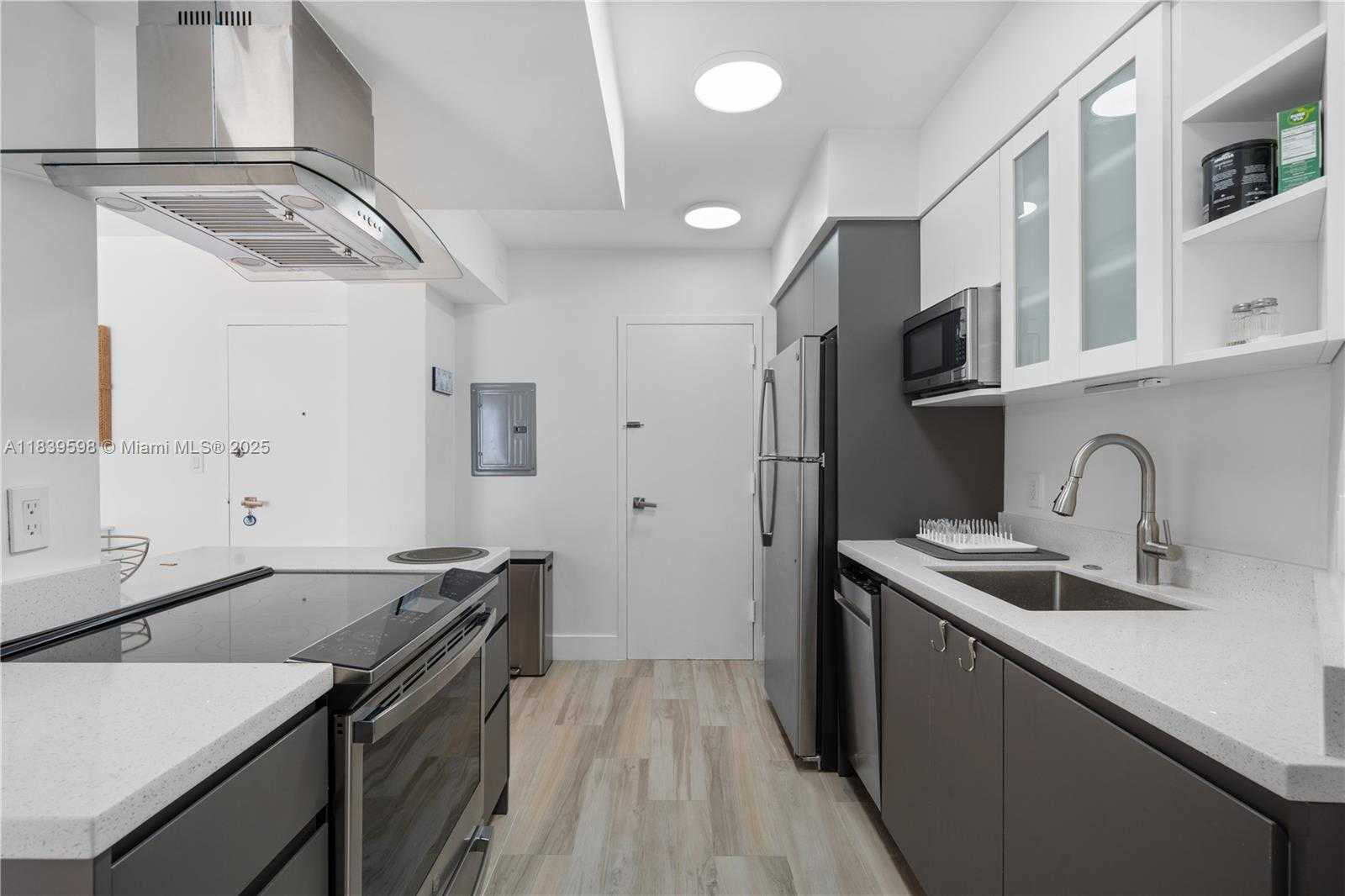 Small Image of 300 BAYVIEW DR #1510, Sunny Isles Beach Number 5
